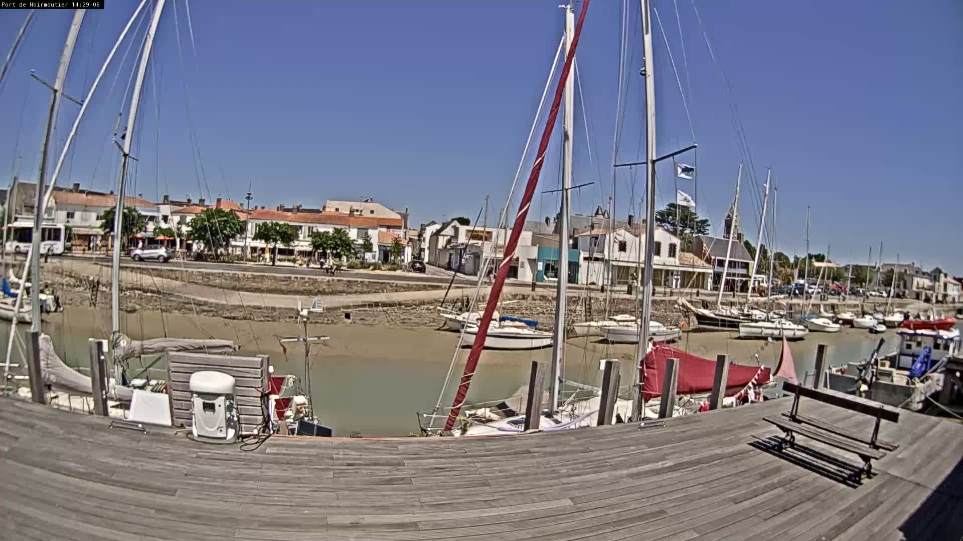 Noirmoutier-en-l'lle Village Live Cam - Les Sables-d'Olonne, Vendée, Pays de la Loire, France