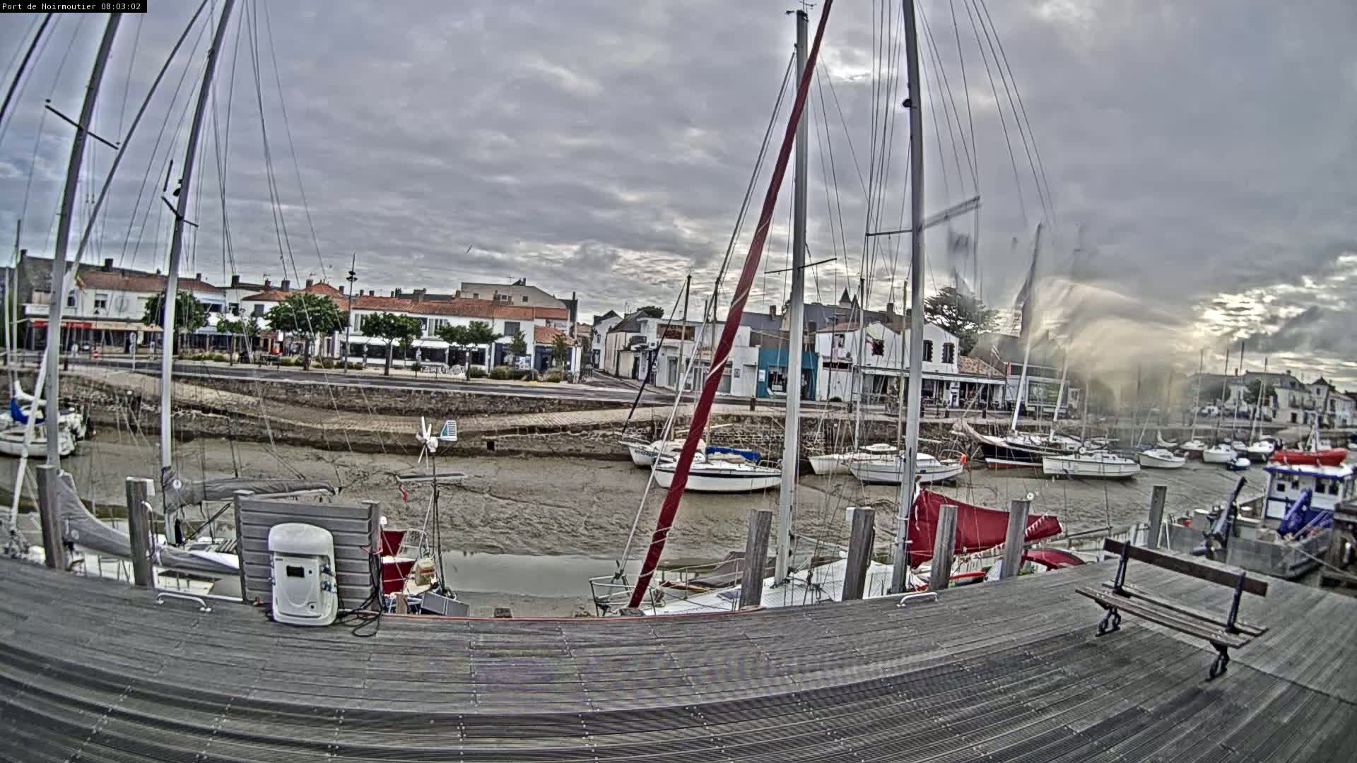 Noirmoutier-en-l'lle Village Live Cam - Les Sables-d'Olonne, Vendée, Pays de la Loire, France