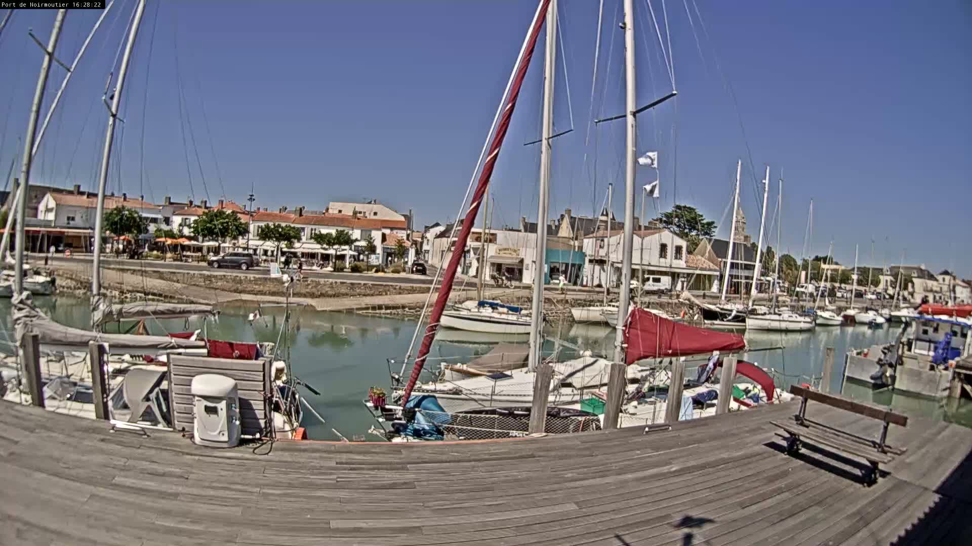 Noirmoutier-en-l'lle Village Live Cam - Les Sables-d'Olonne, Vendée, Pays de la Loire, France
