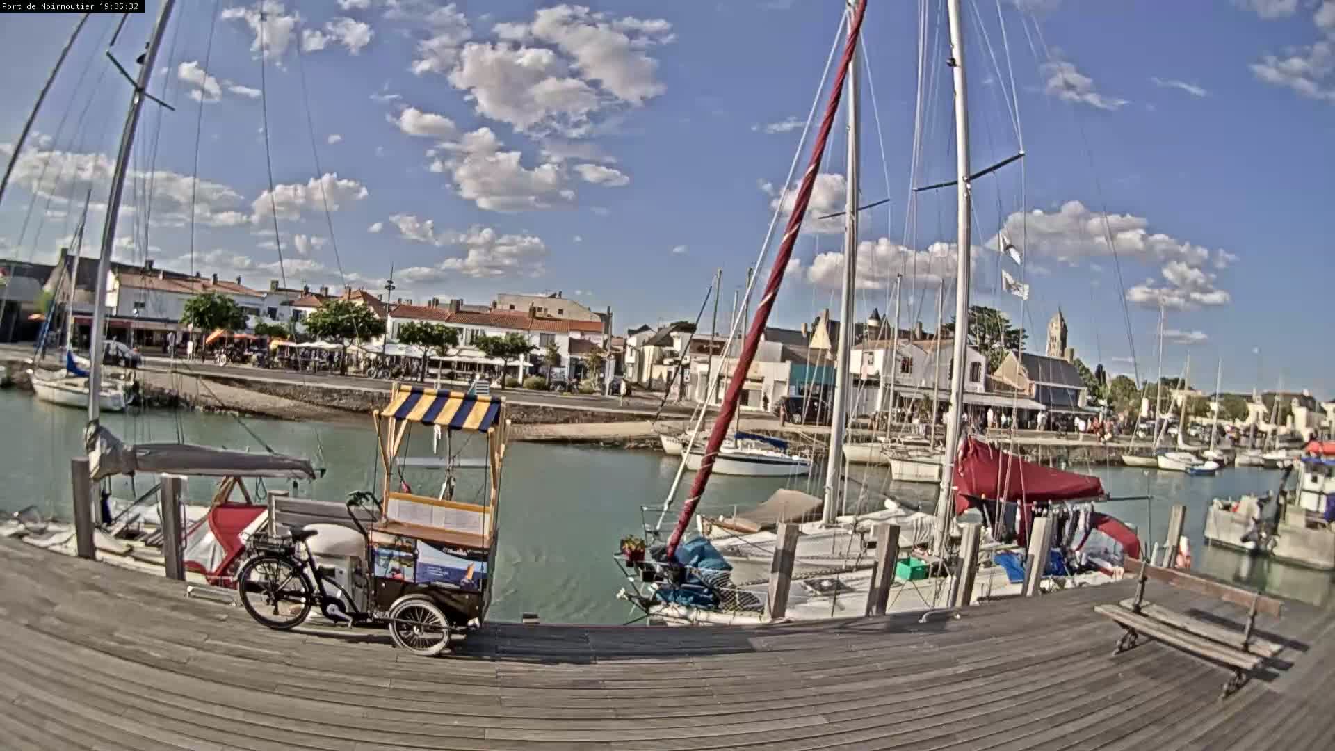 Noirmoutier-en-l'lle Village Live Cam - Les Sables-d'Olonne, Vendée, Pays de la Loire, France