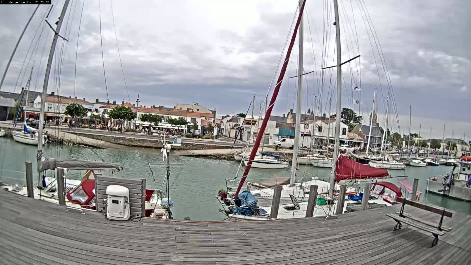 Noirmoutier-en-l'lle Village Live Cam - Les Sables-d'Olonne, Vendée, Pays de la Loire, France