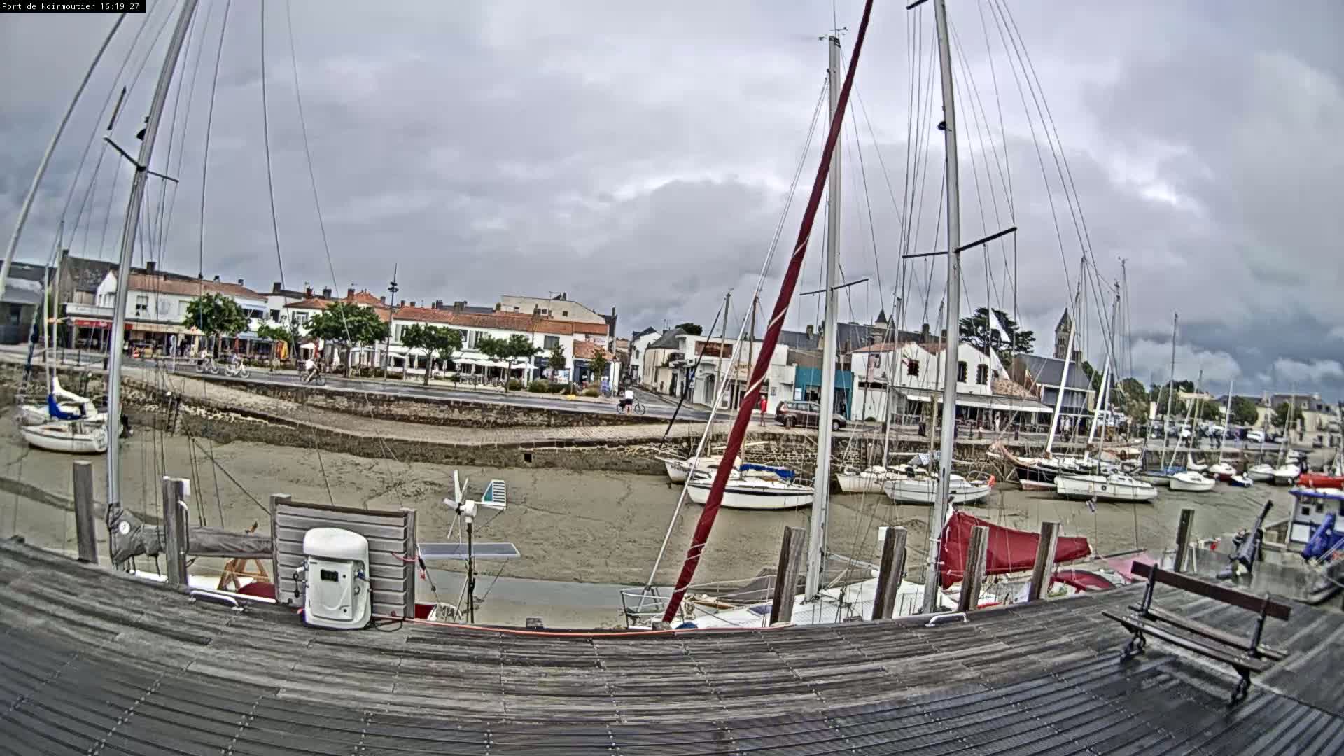 Noirmoutier-en-l'lle Village Live Cam - Les Sables-d'Olonne, Vendée, Pays de la Loire, France