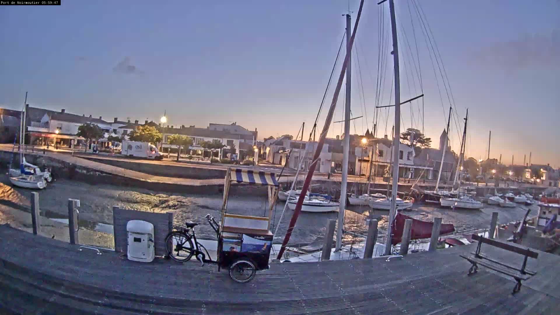 Noirmoutier-en-l'lle Village Live Cam - Les Sables-d'Olonne, Vendée, Pays de la Loire, France