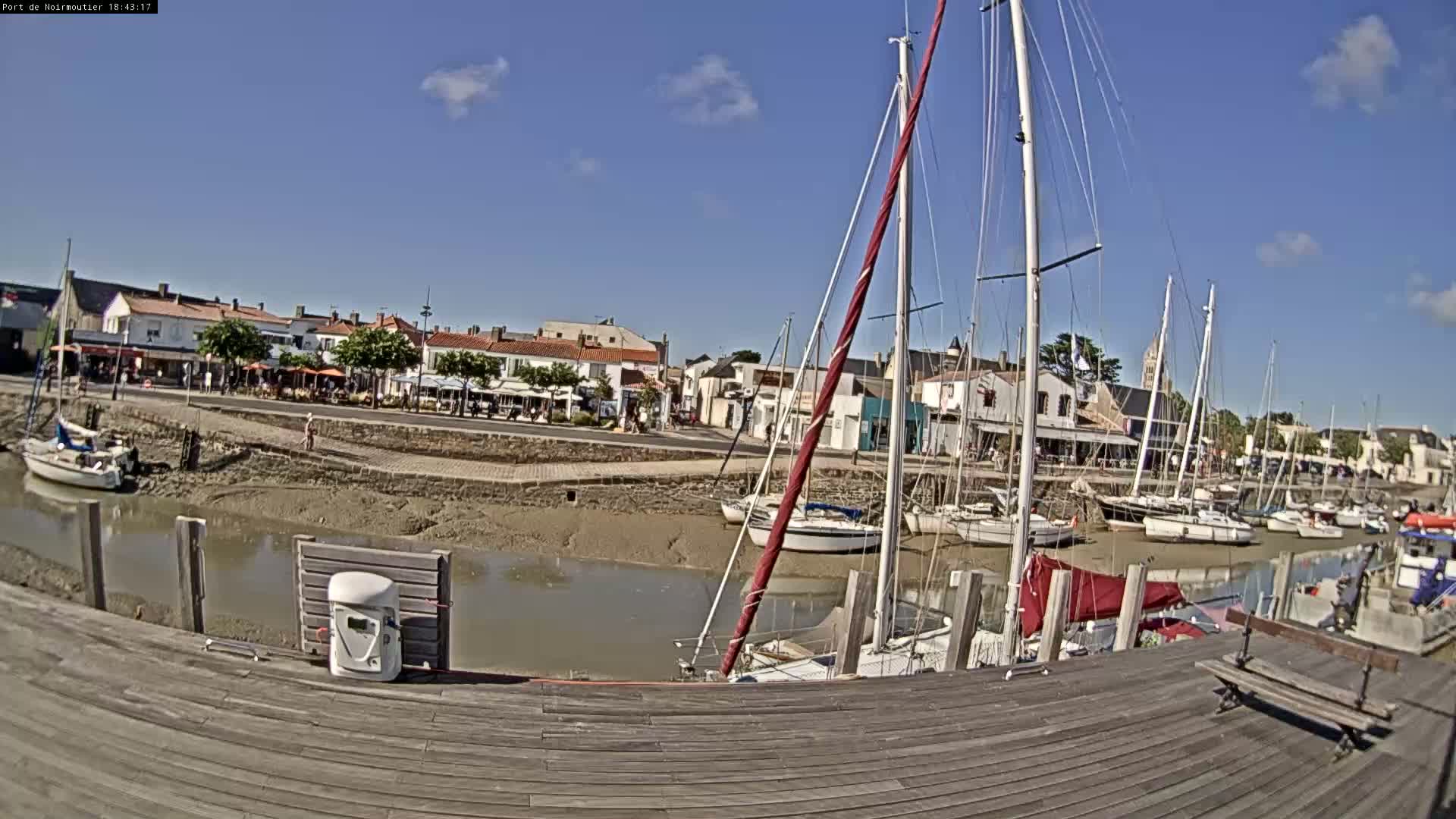 Noirmoutier-en-l'lle Village Live Cam - Les Sables-d'Olonne, Vendée, Pays de la Loire, France