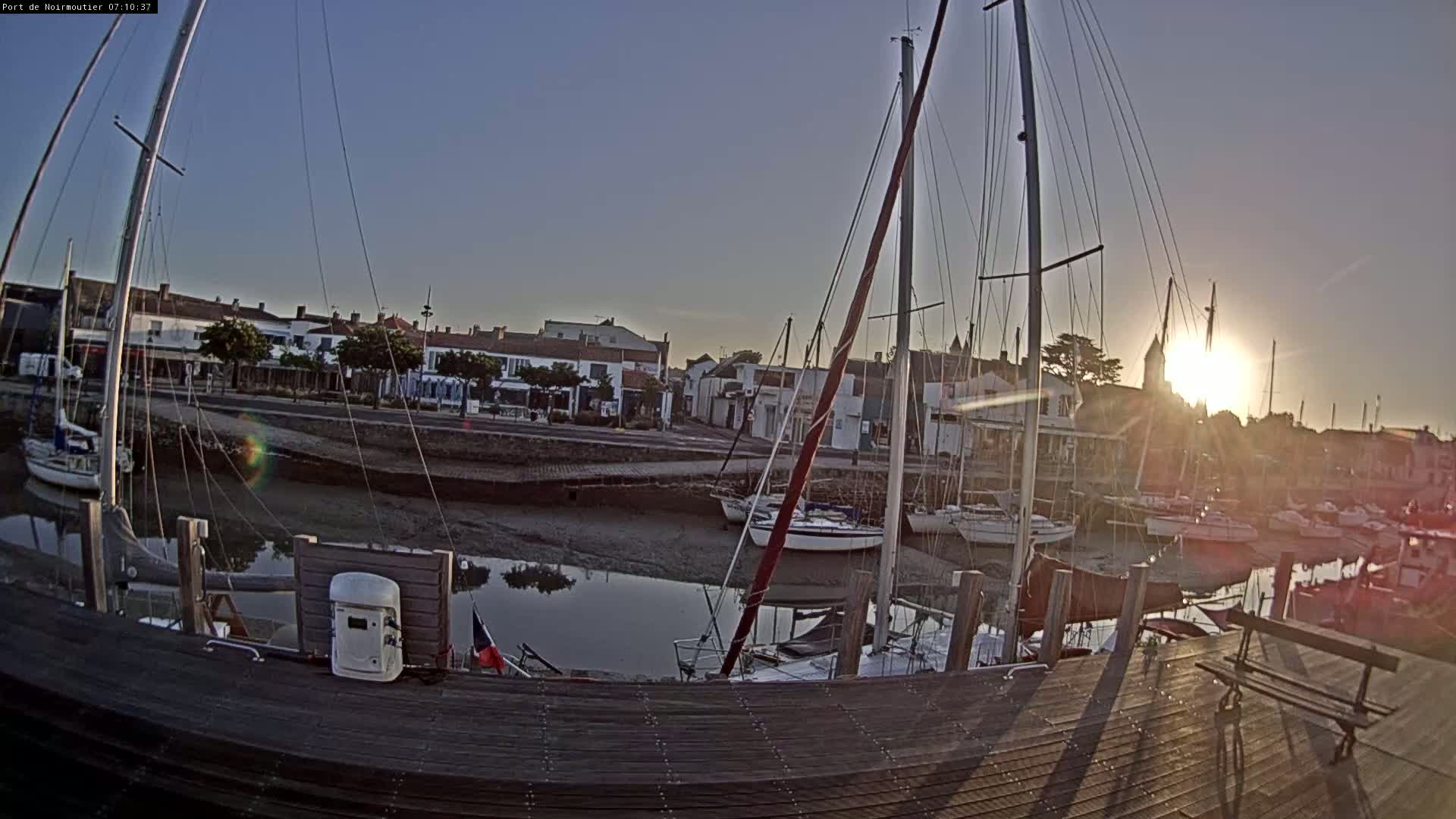 Noirmoutier-en-l'lle Village Live Cam - Les Sables-d'Olonne, Vendée, Pays de la Loire, France
