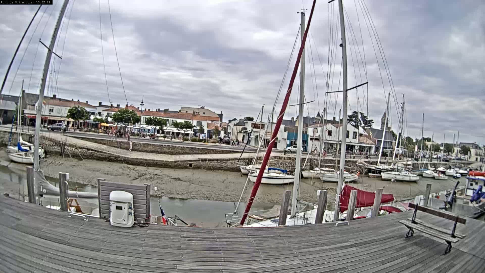 Noirmoutier-en-l'lle Village Live Cam - Les Sables-d'Olonne, Vendée, Pays de la Loire, France