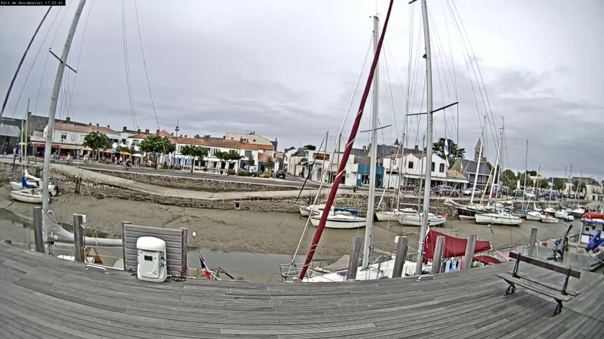 Noirmoutier-en-l'lle Village Live Cam - Les Sables-d'Olonne, Vendée, Pays de la Loire, France