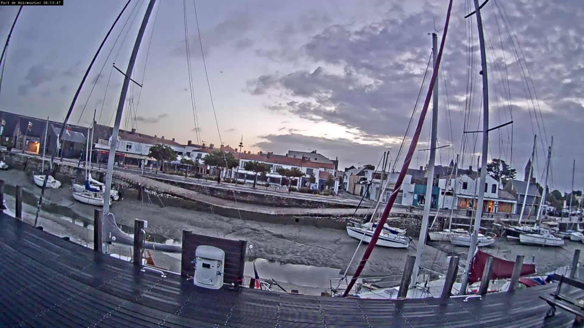 Noirmoutier-en-l'lle Village Live Cam - Les Sables-d'Olonne, Vendée, Pays de la Loire, France