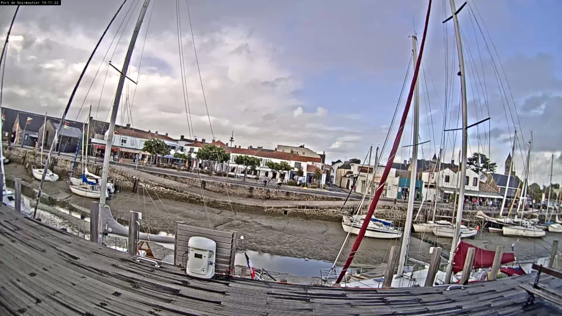 Noirmoutier-en-l'lle Village Live Cam - Les Sables-d'Olonne, Vendée, Pays de la Loire, France