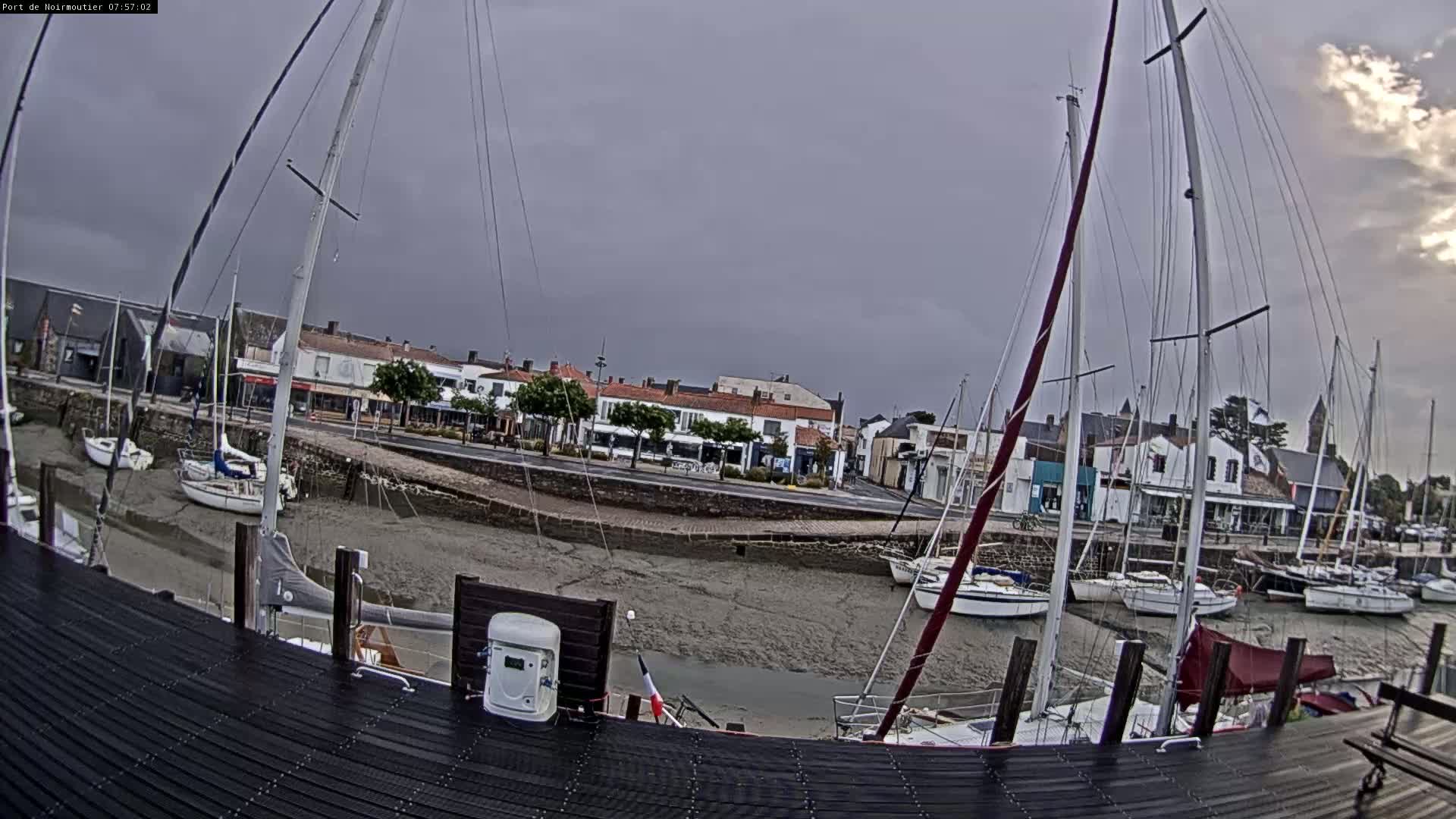 Noirmoutier-en-l'lle Village Live Cam - Les Sables-d'Olonne, Vendée, Pays de la Loire, France