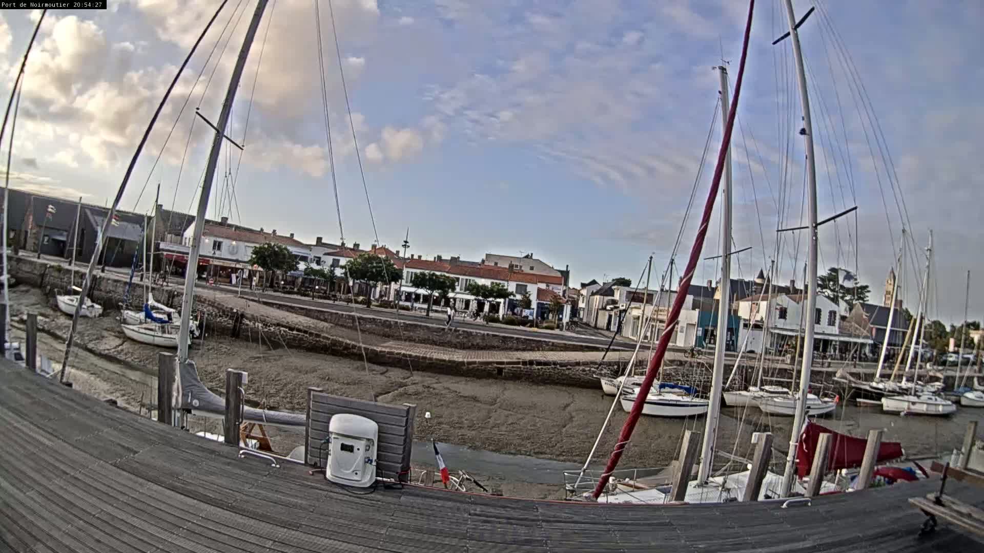 Noirmoutier-en-l'lle Village Live Cam - Les Sables-d'Olonne, Vendée, Pays de la Loire, France