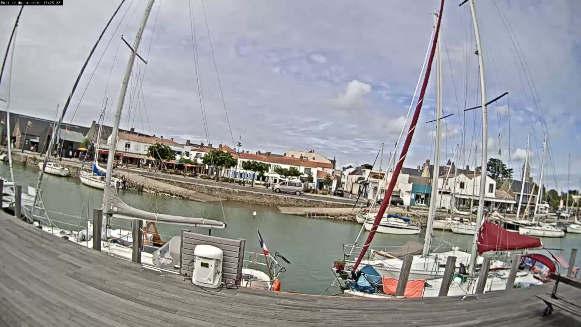 Noirmoutier-en-l'lle Village Live Cam - Les Sables-d'Olonne, Vendée, Pays de la Loire, France