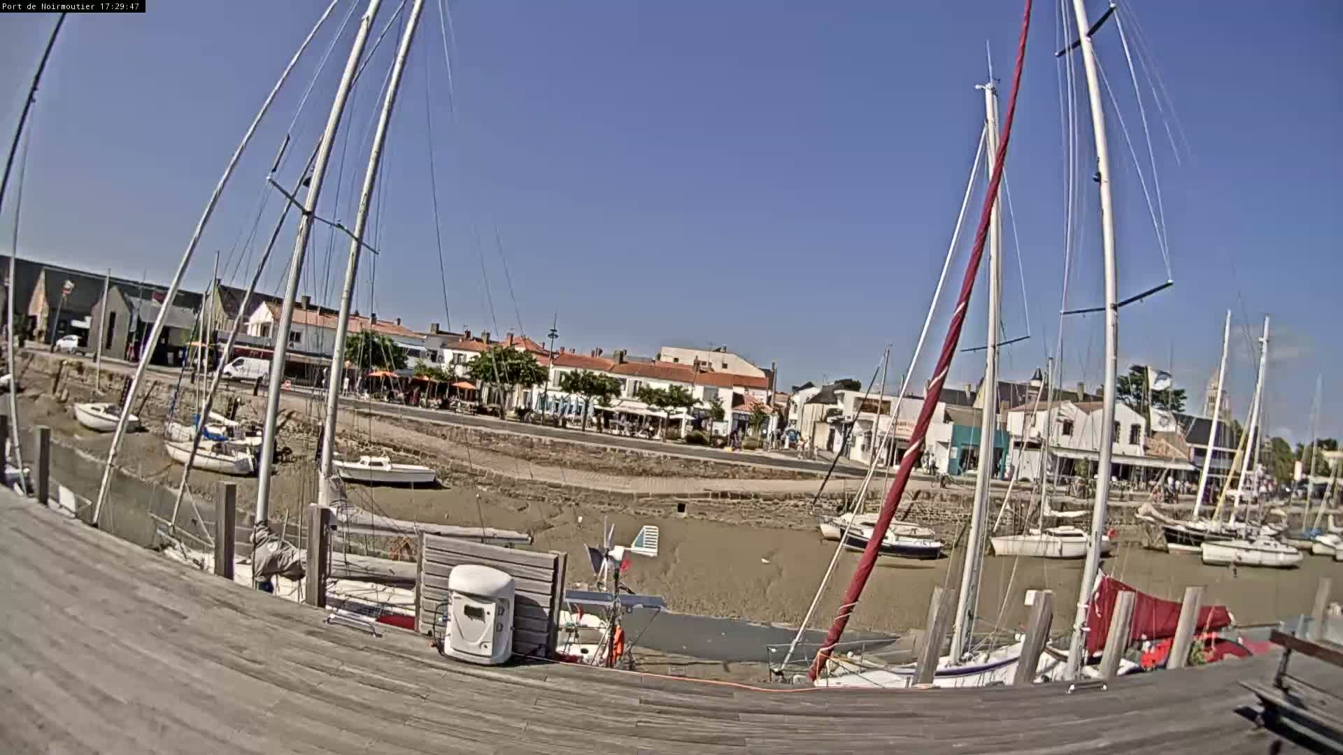 Noirmoutier-en-l'lle Village Live Cam - Les Sables-d'Olonne, Vendée, Pays de la Loire, France