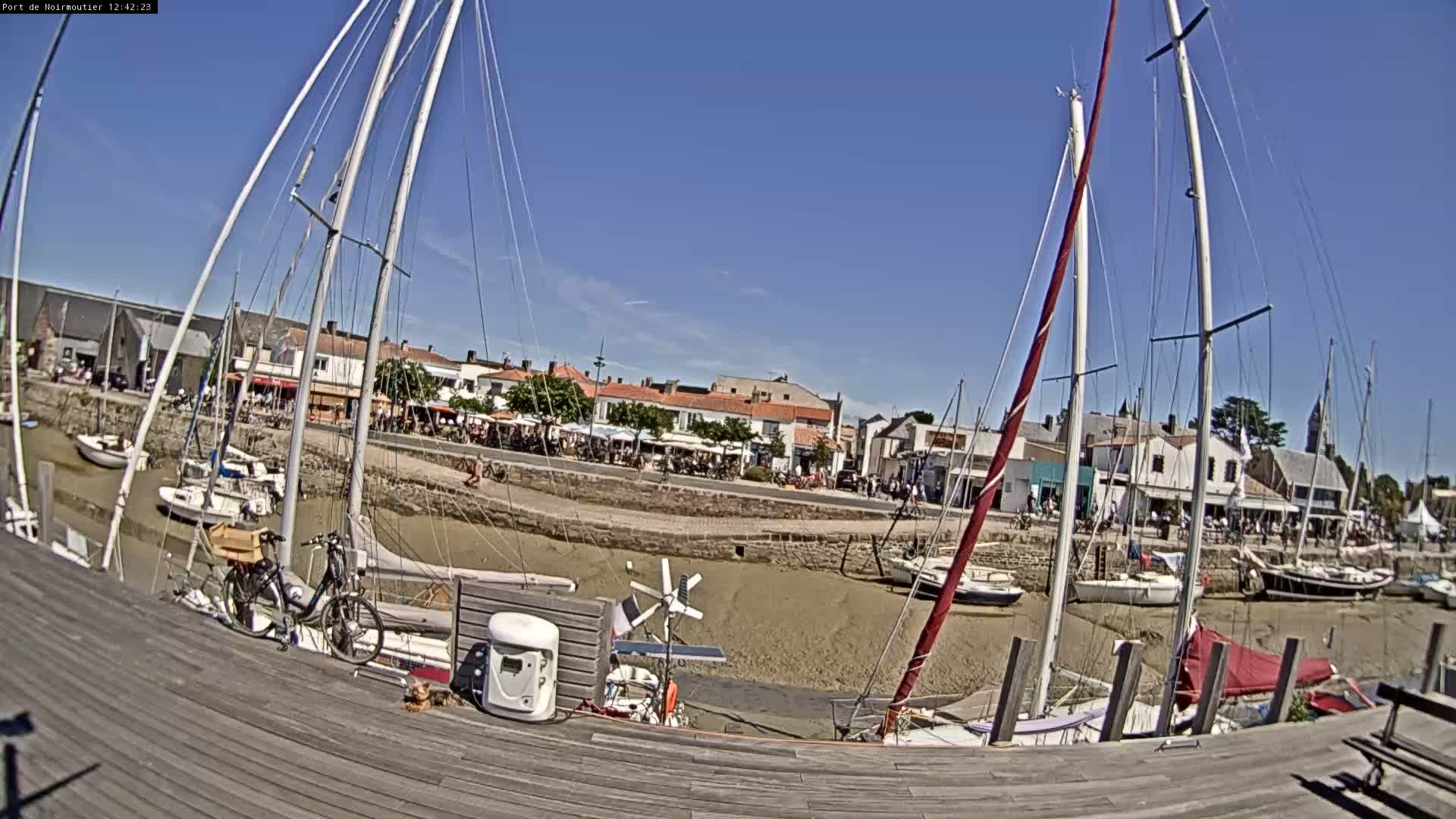 Noirmoutier-en-l'lle Village Live Cam - Les Sables-d'Olonne, Vendée, Pays de la Loire, France