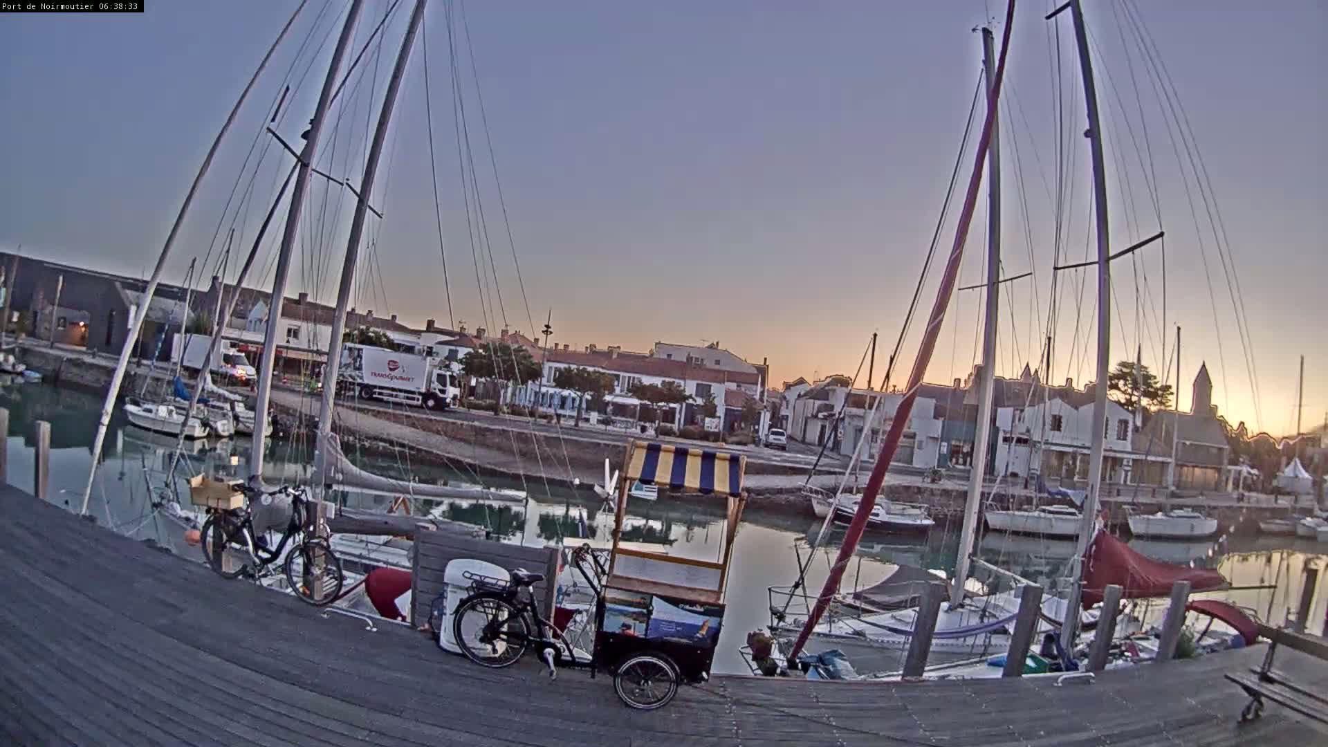 Noirmoutier-en-l'lle Village Live Cam - Les Sables-d'Olonne, Vendée, Pays de la Loire, France