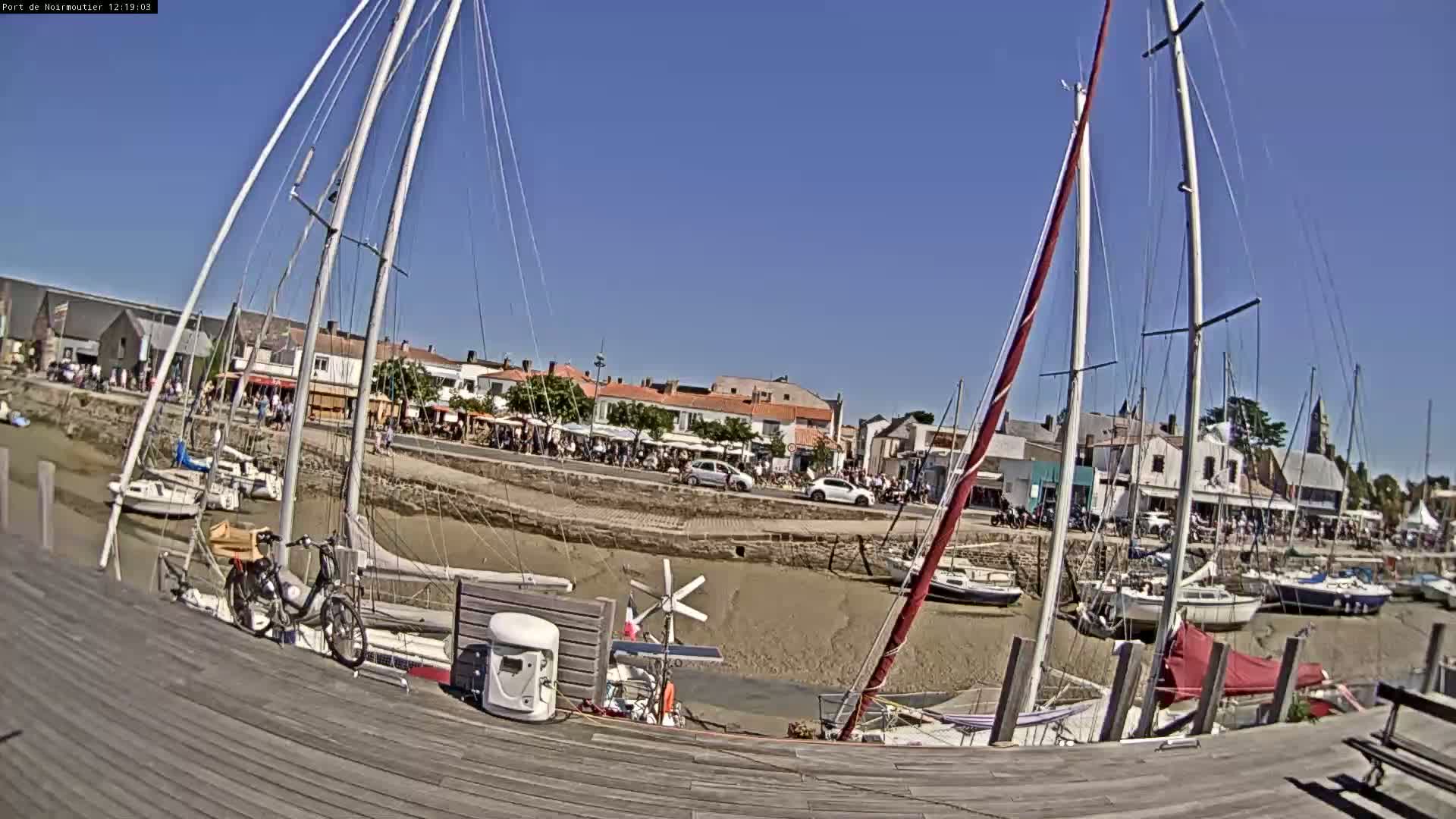 Noirmoutier-en-l'lle Village Live Cam - Les Sables-d'Olonne, Vendée, Pays de la Loire, France