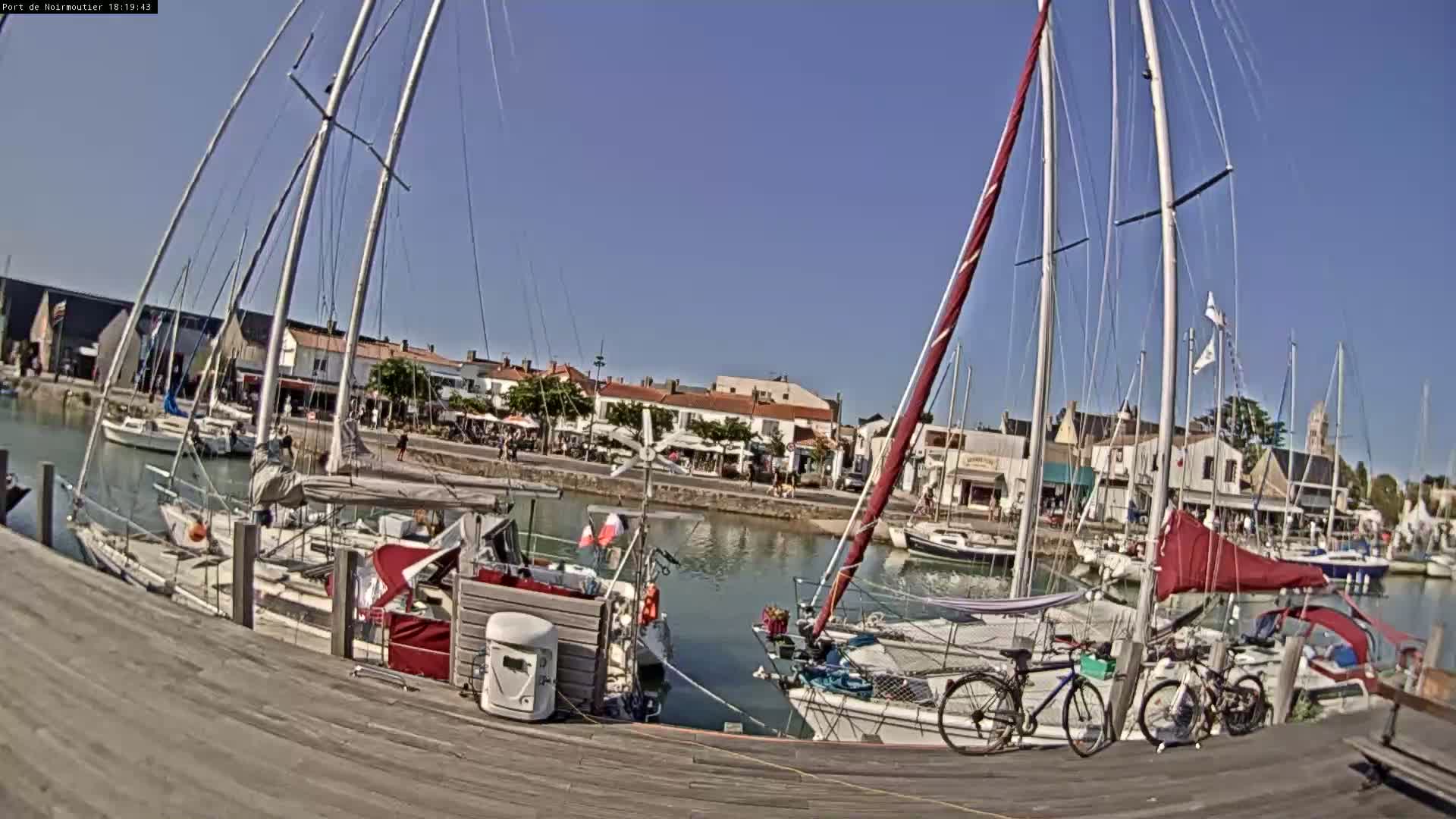 Noirmoutier-en-l'lle Village Live Cam - Les Sables-d'Olonne, Vendée, Pays de la Loire, France