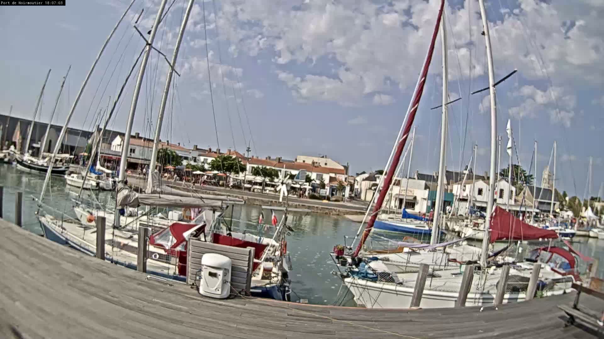 Noirmoutier-en-l'lle Village Live Cam - Les Sables-d'Olonne, Vendée, Pays de la Loire, France