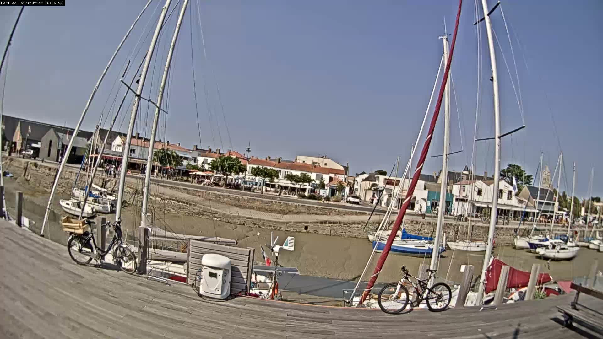 Noirmoutier-en-l'lle Village Live Cam - Les Sables-d'Olonne, Vendée, Pays de la Loire, France