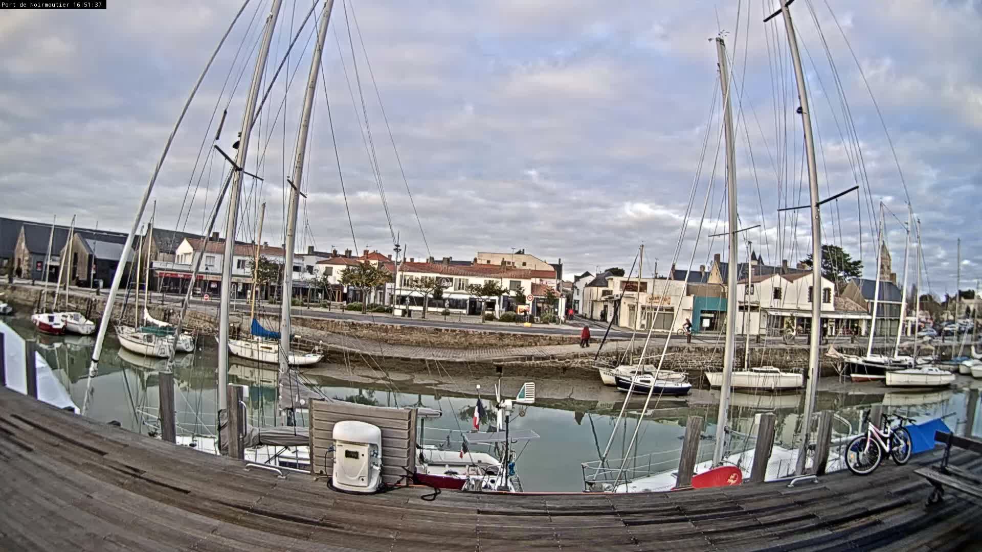 Noirmoutier-en-l'lle Village Live Cam - Les Sables-d'Olonne, Vendée, Pays de la Loire, France