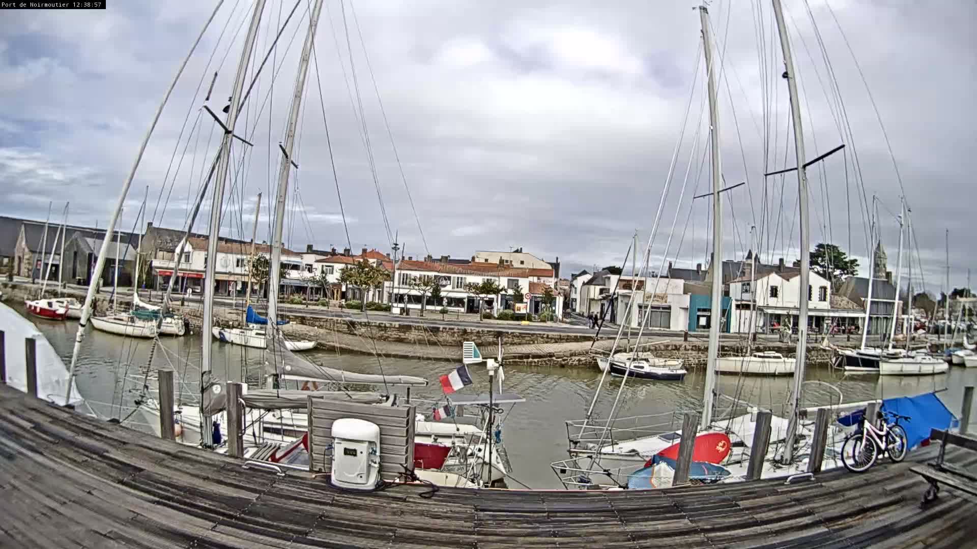 Noirmoutier-en-l'lle Village Live Cam - Les Sables-d'Olonne, Vendée, Pays de la Loire, France