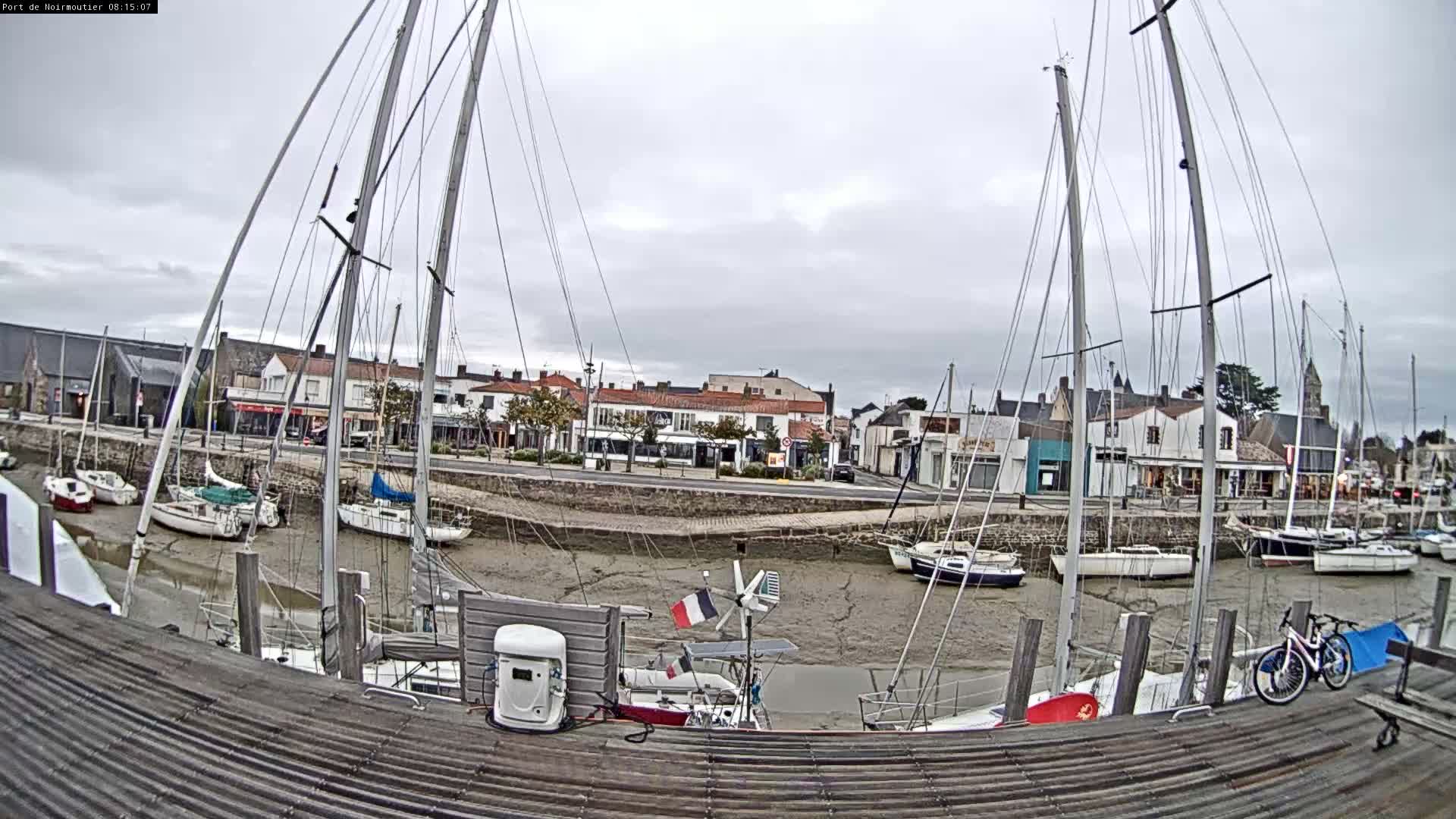 Noirmoutier-en-l'lle Village Live Cam - Les Sables-d'Olonne, Vendée, Pays de la Loire, France