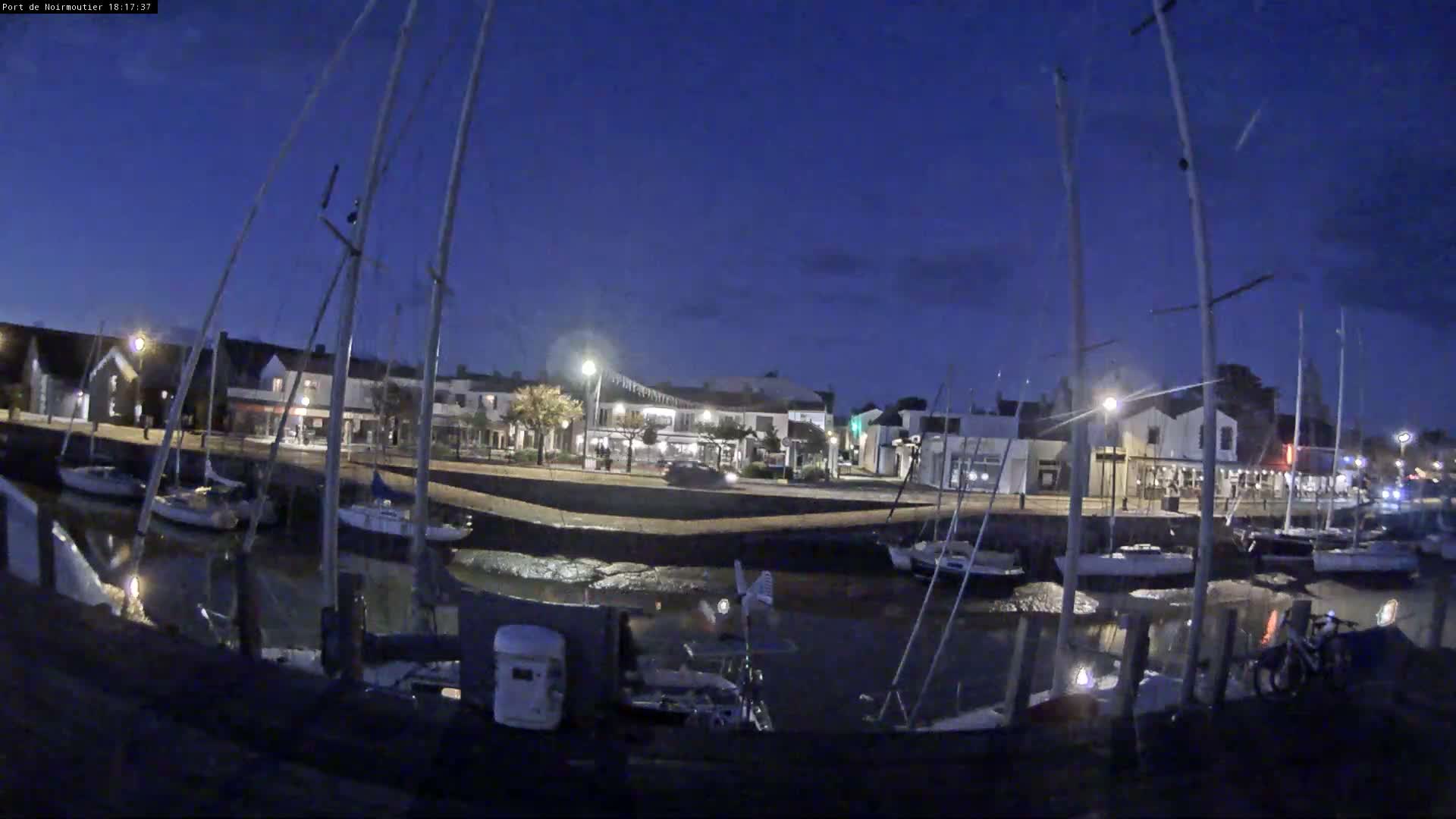 Noirmoutier-en-l'lle Village Live Cam - Les Sables-d'Olonne, Vendée, Pays de la Loire, France