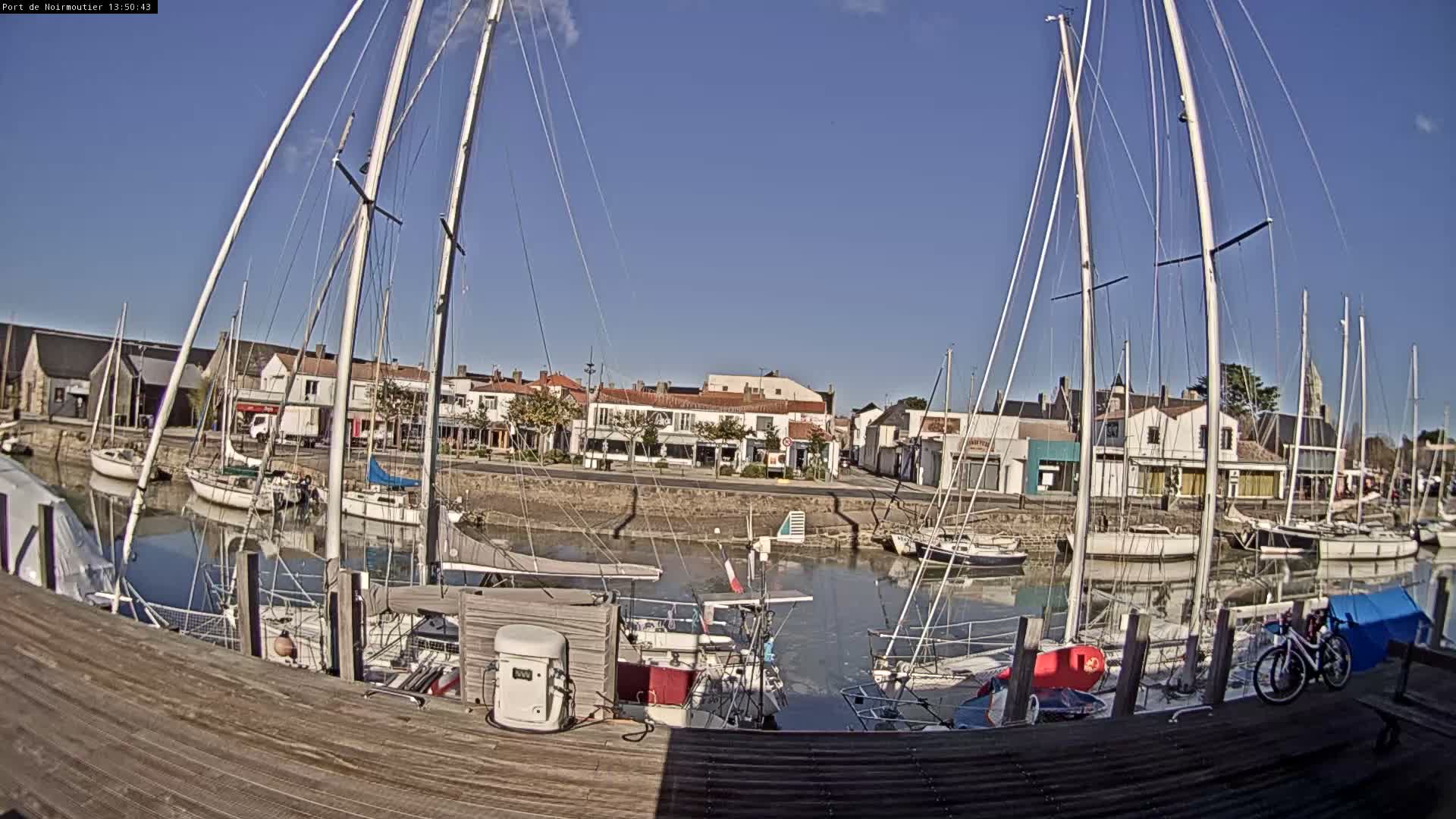 Noirmoutier-en-l'lle Village Live Cam - Les Sables-d'Olonne, Vendée, Pays de la Loire, France