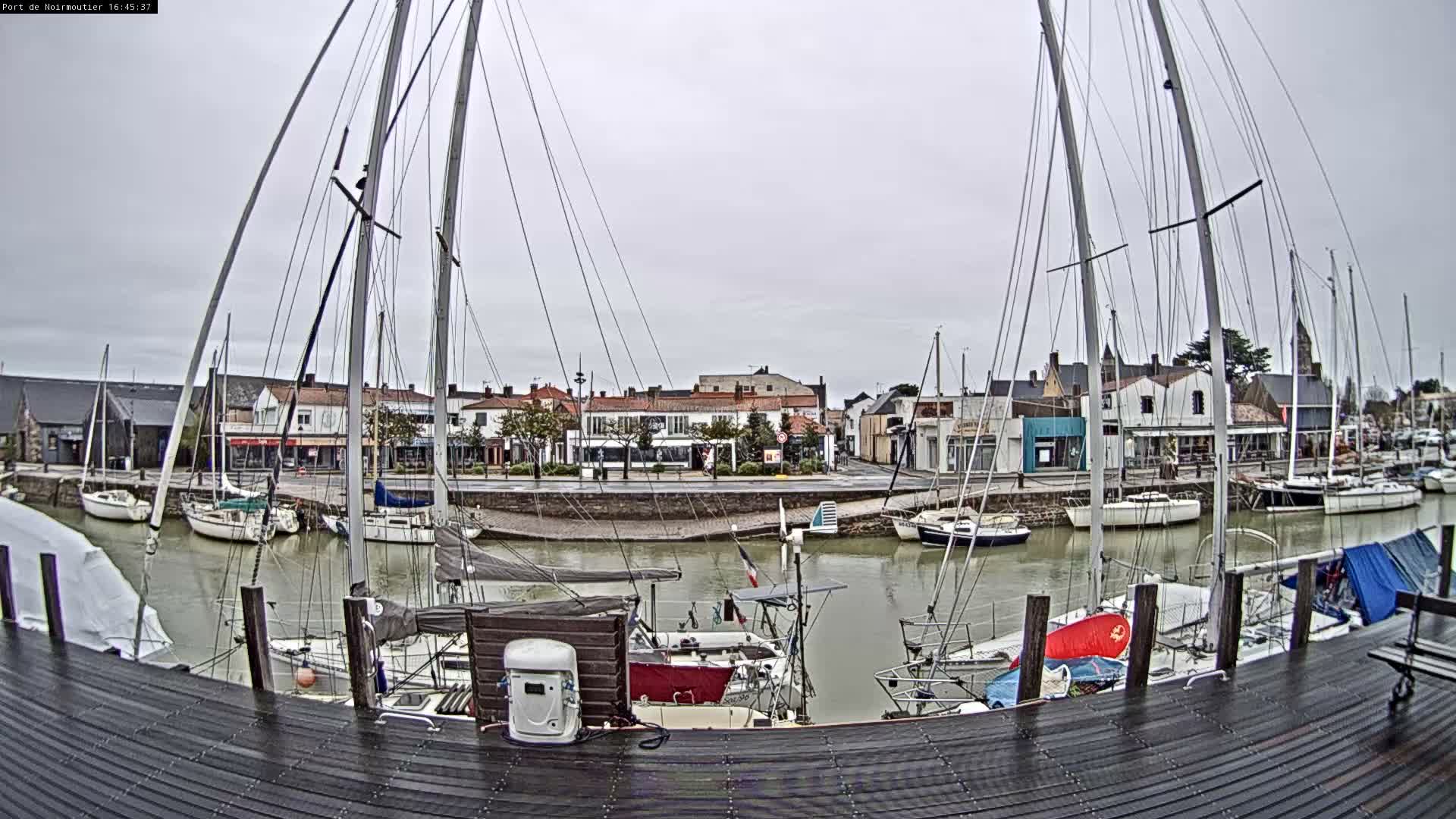 Noirmoutier-en-l'lle Village Live Cam - Les Sables-d'Olonne, Vendée, Pays de la Loire, France