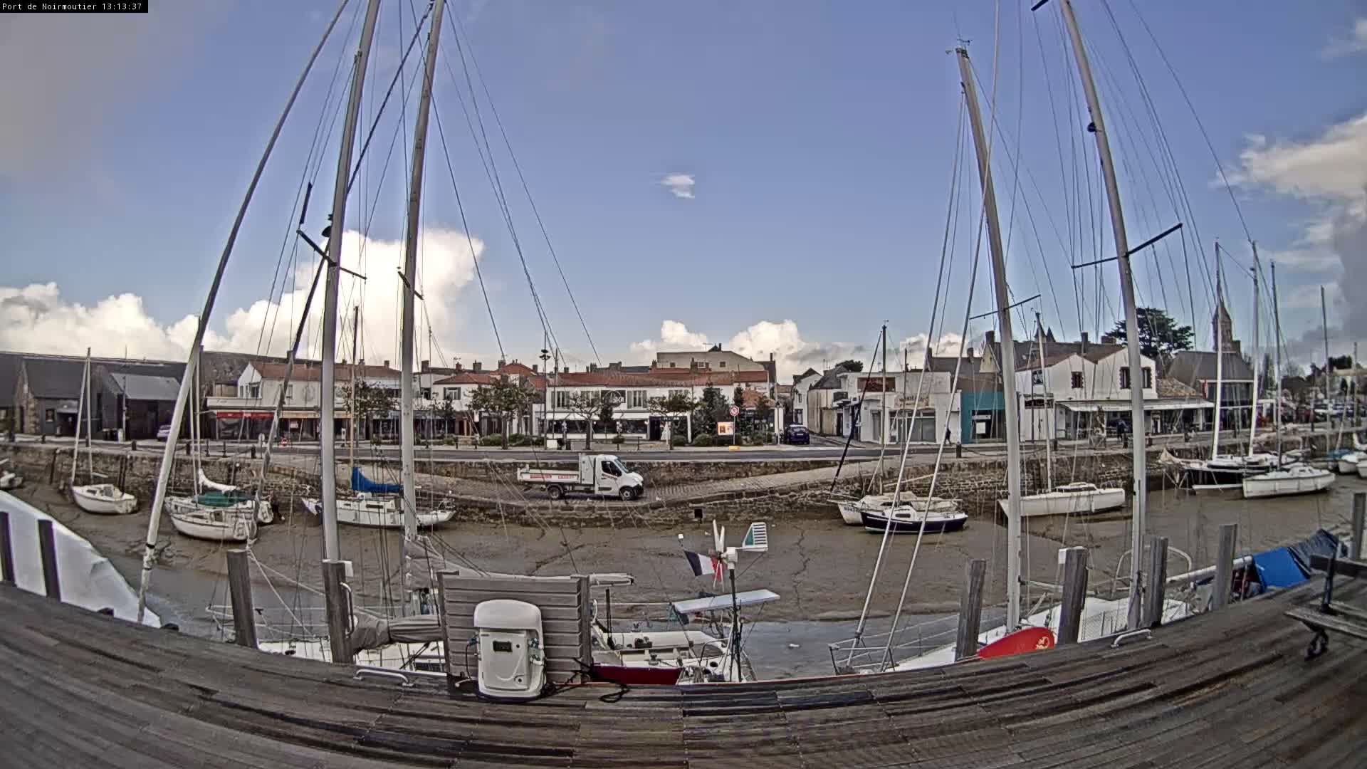 Noirmoutier-en-l'lle Village Live Cam - Les Sables-d'Olonne, Vendée, Pays de la Loire, France