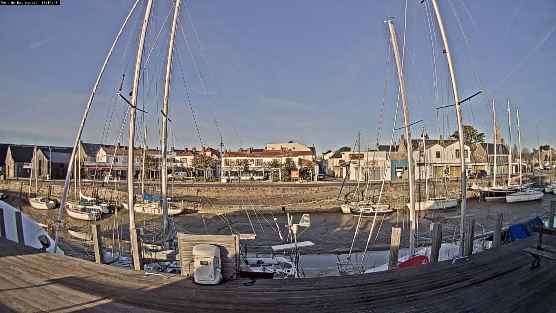 Noirmoutier-en-l'lle Village Live Cam - Les Sables-d'Olonne, Vendée, Pays de la Loire, France