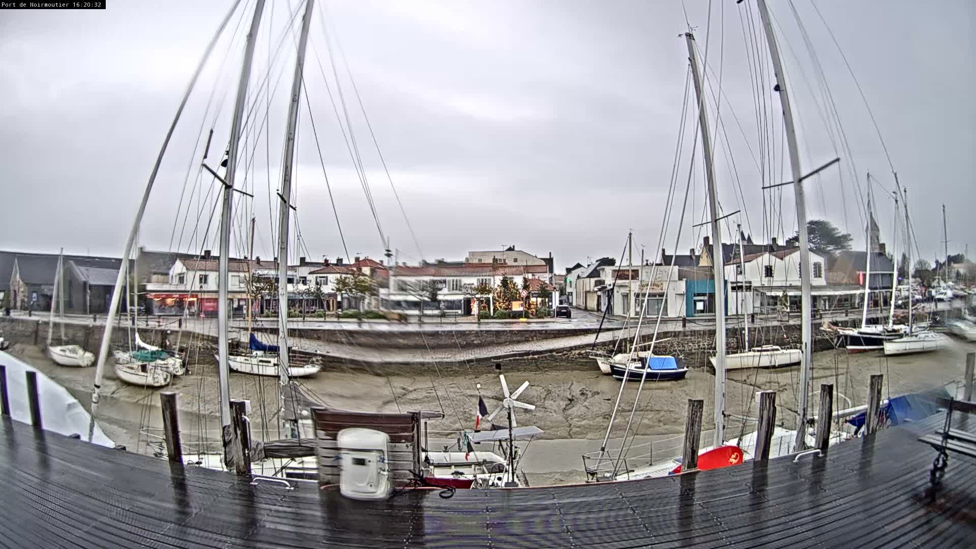 Noirmoutier-en-l'lle Village Live Cam - Les Sables-d'Olonne, Vendée, Pays de la Loire, France
