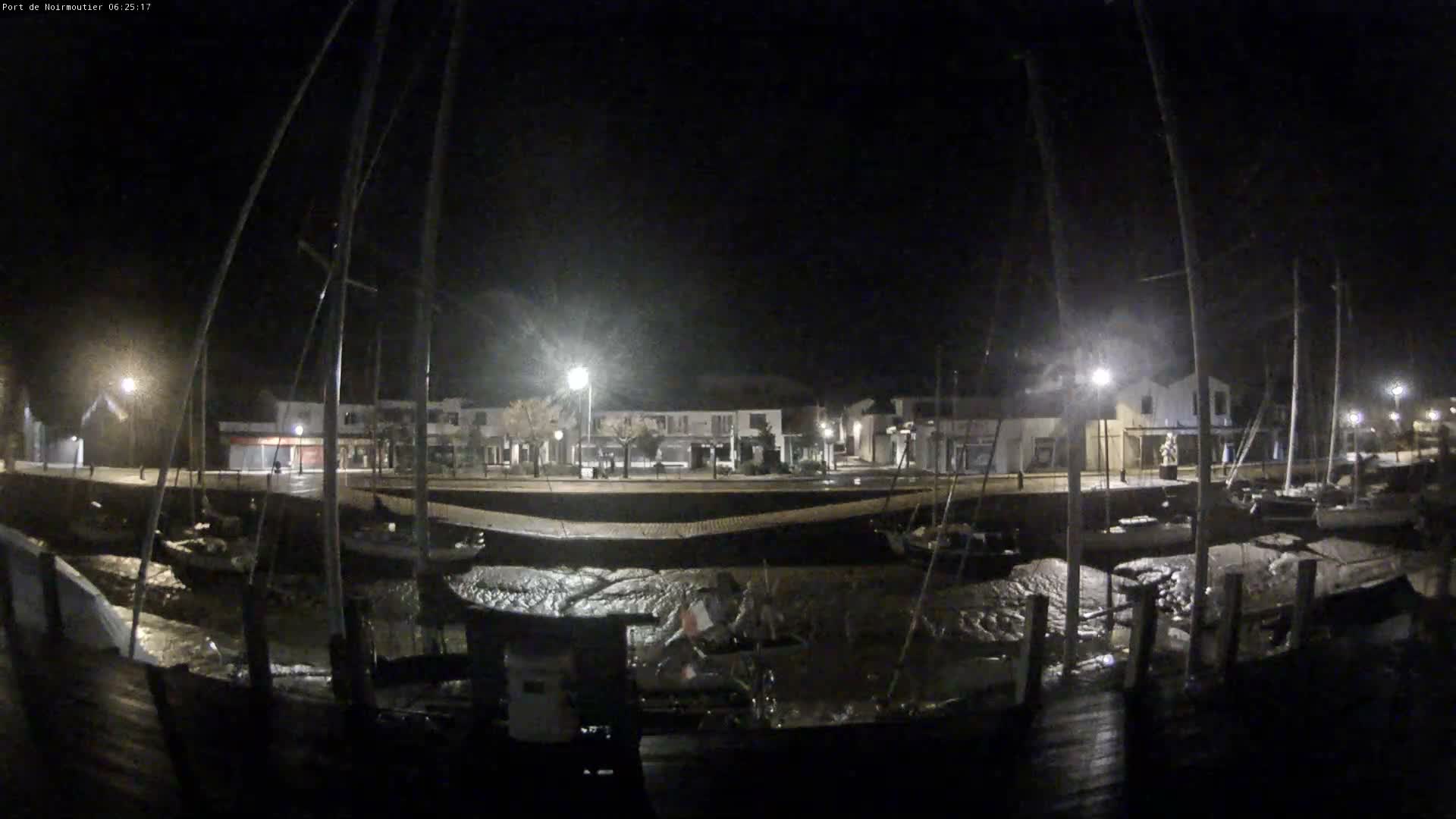 Noirmoutier-en-l'lle Village Live Cam - Les Sables-d'Olonne, Vendée, Pays de la Loire, France