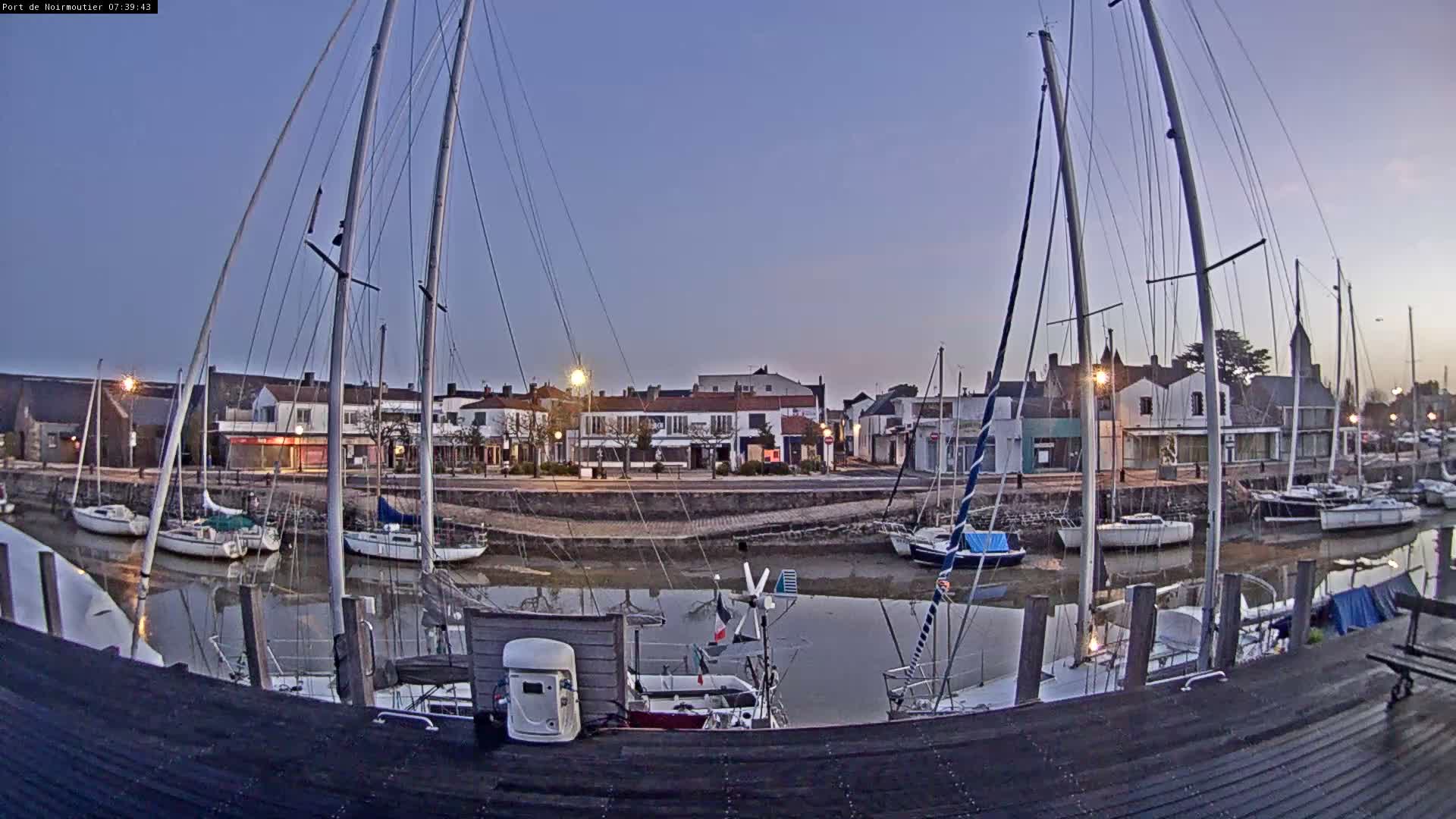 Noirmoutier-en-l'lle Village Live Cam - Les Sables-d'Olonne, Vendée, Pays de la Loire, France