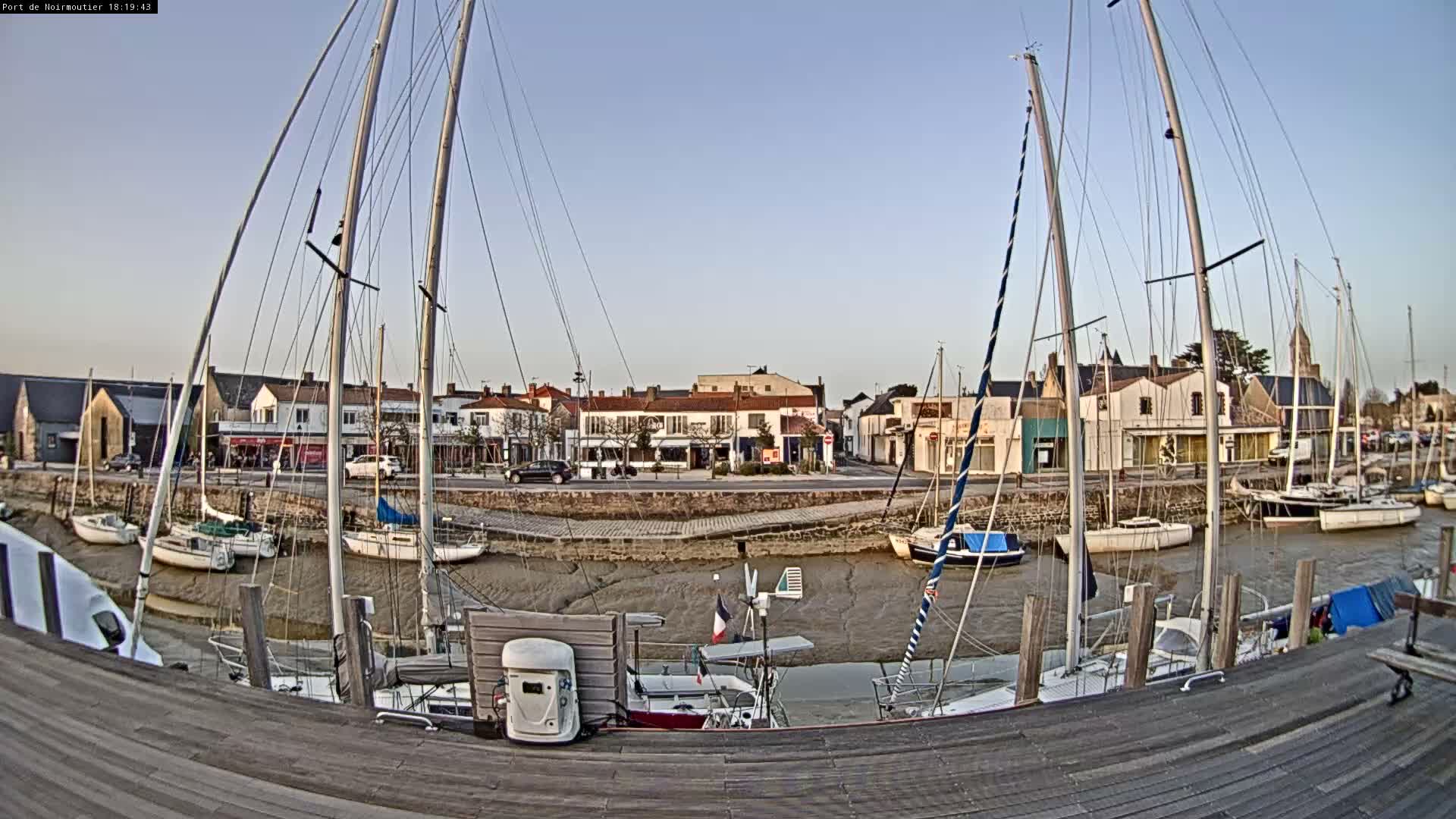 Noirmoutier-en-l'lle Village Live Cam - Les Sables-d'Olonne, Vendée, Pays de la Loire, France
