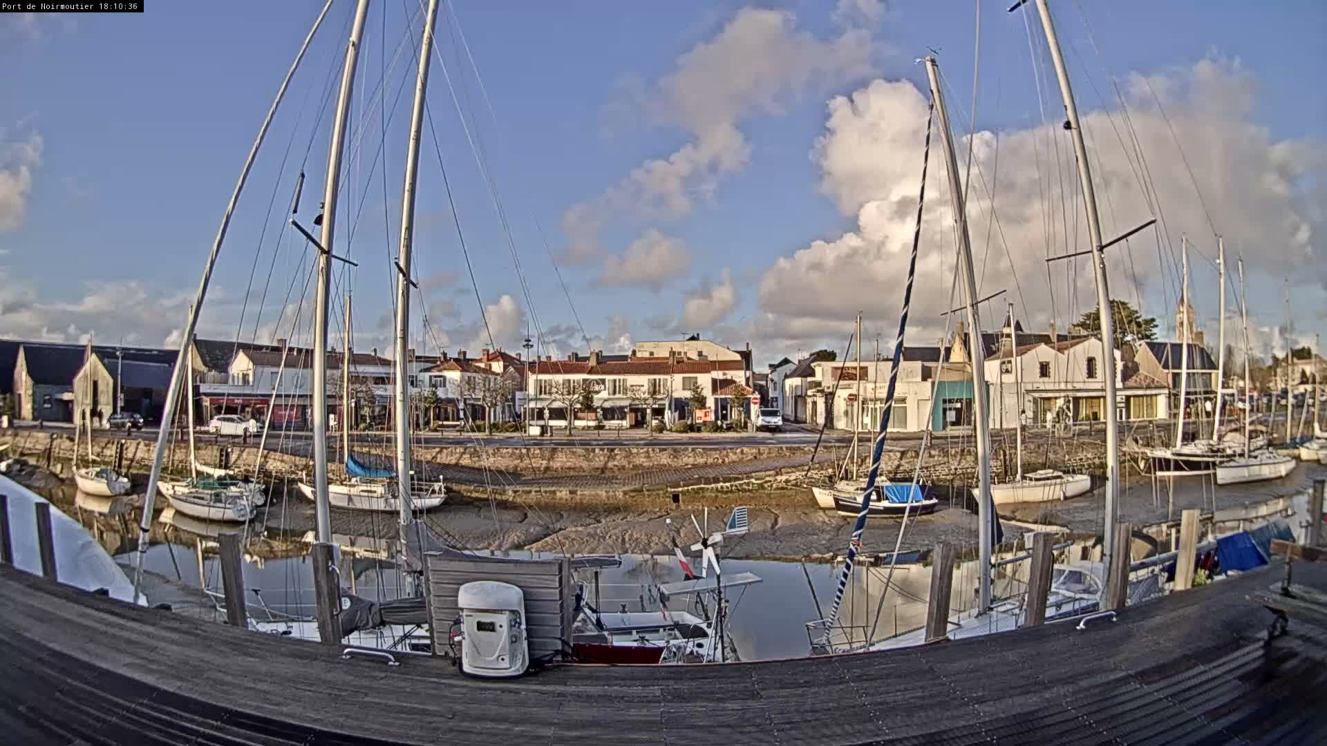 Noirmoutier-en-l'lle Village Live Cam - Les Sables-d'Olonne, Vendée, Pays de la Loire, France