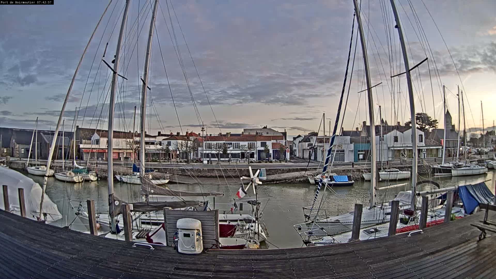 Noirmoutier-en-l'lle Village Live Cam - Les Sables-d'Olonne, Vendée, Pays de la Loire, France