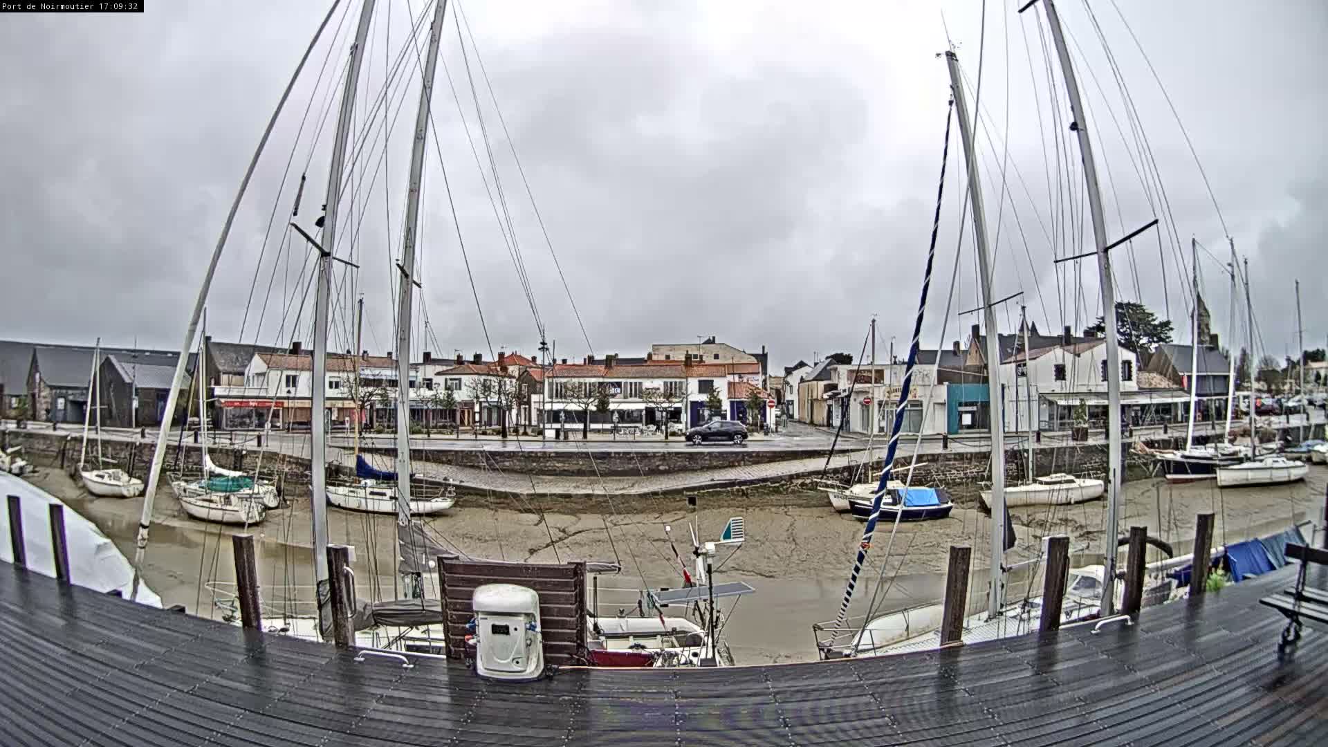 Noirmoutier-en-l'lle Village Live Cam - Les Sables-d'Olonne, Vendée, Pays de la Loire, France