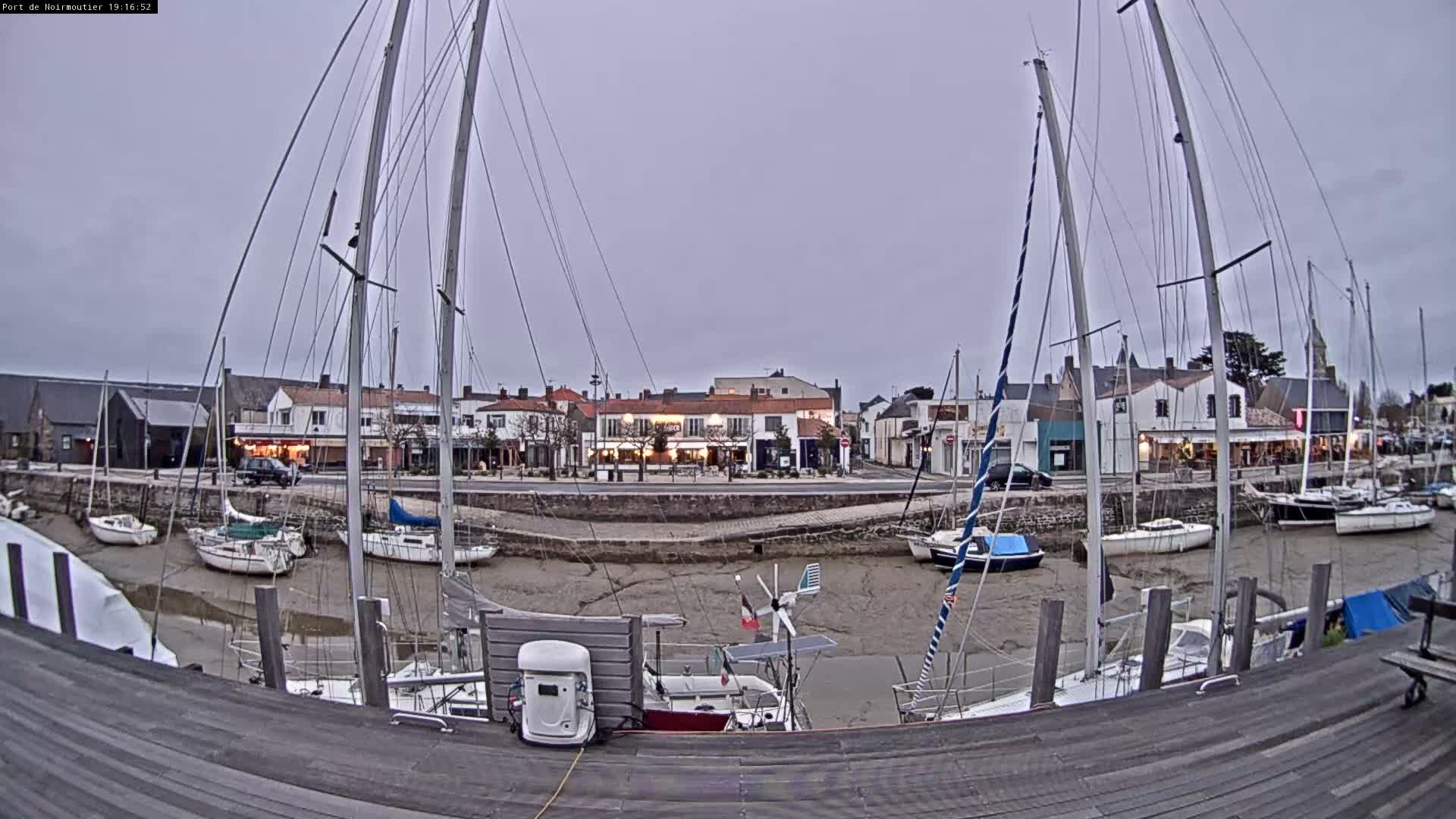 Noirmoutier-en-l'lle Village Live Cam - Les Sables-d'Olonne, Vendée, Pays de la Loire, France