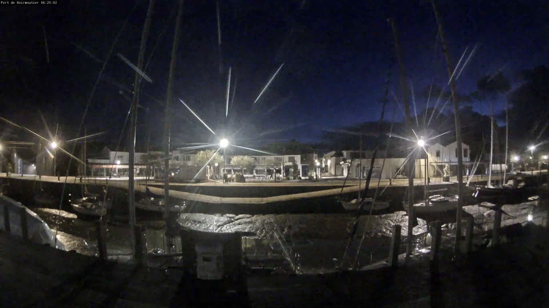 Noirmoutier-en-l'lle Village Live Cam - Les Sables-d'Olonne, Vendée, Pays de la Loire, France