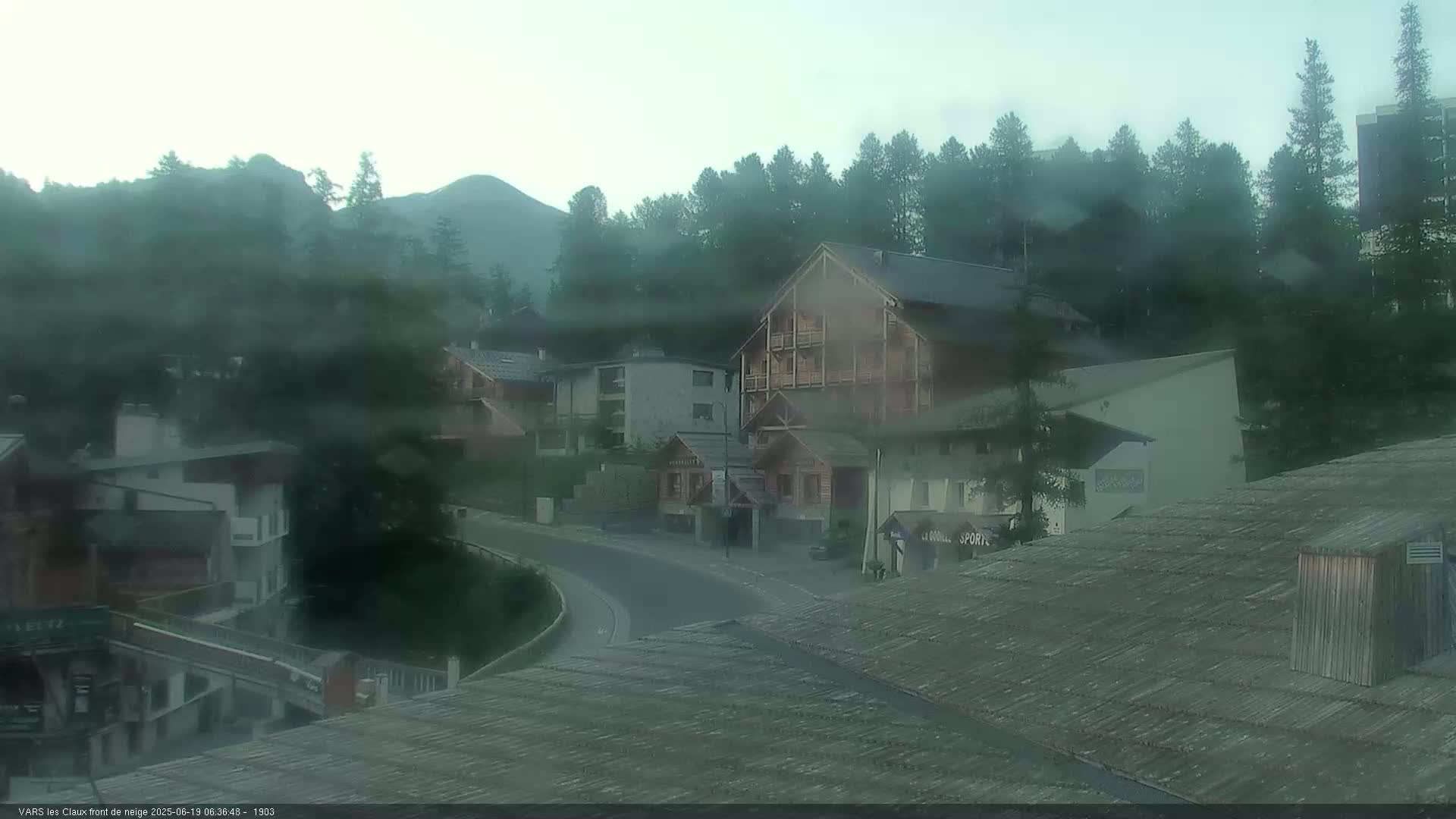 Vars (Hautes Alpes) Ski Village & Ski Slopes Live Cam -  Briançon, Hautes-Alpes, Provence-Alpes-Côte d’Azur