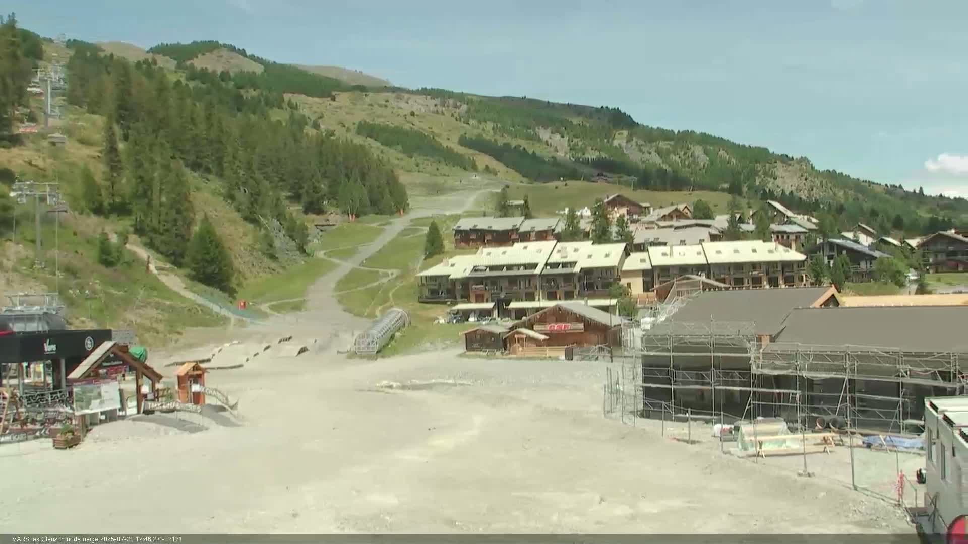 Vars (Hautes Alpes) Ski Village & Ski Slopes Live Cam -  Briançon, Hautes-Alpes, Provence-Alpes-Côte d’Azur