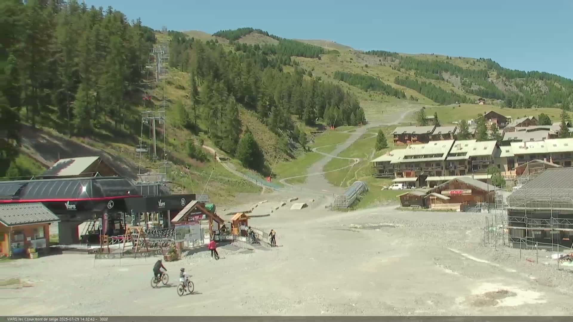 Vars (Hautes Alpes) Ski Village & Ski Slopes Live Cam -  Briançon, Hautes-Alpes, Provence-Alpes-Côte d’Azur