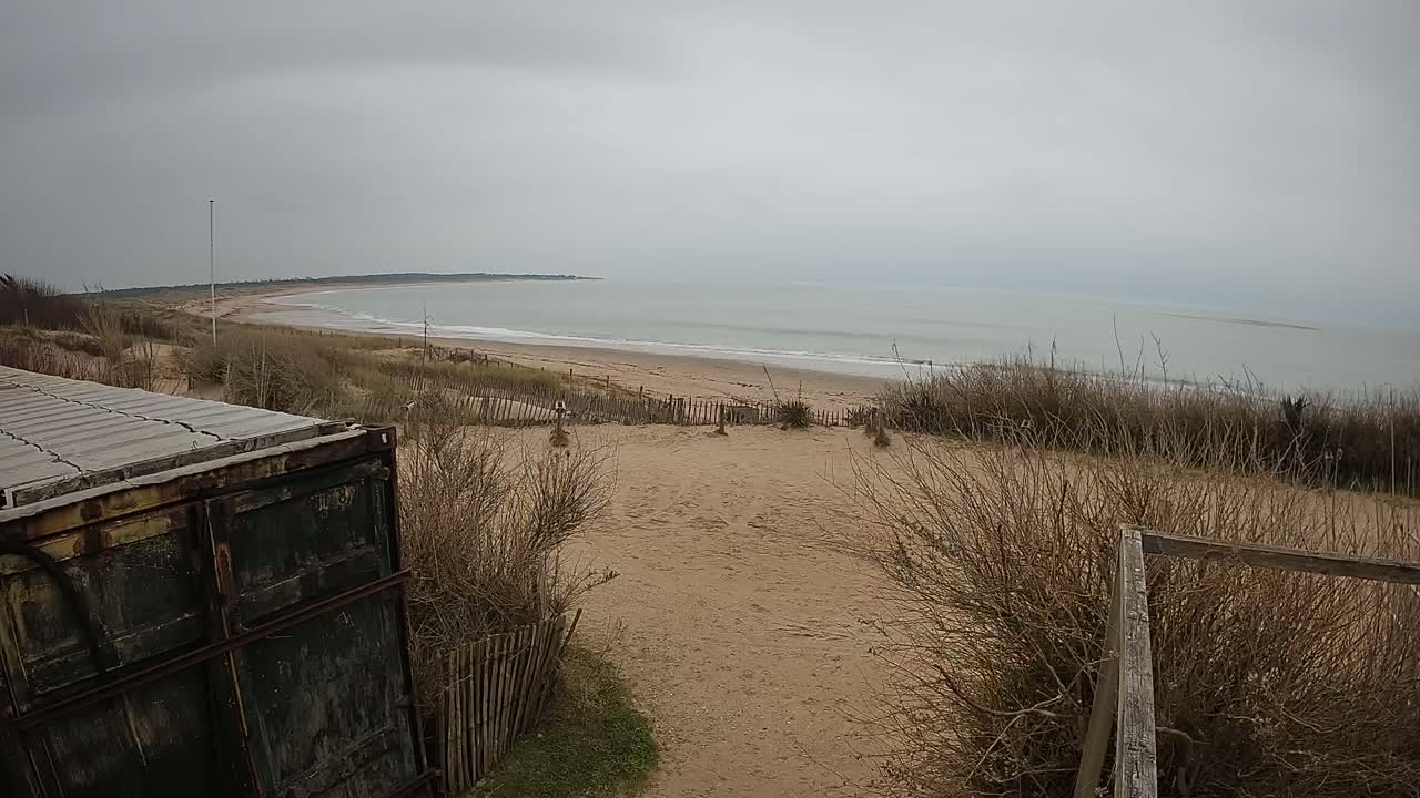 Saint-Denis-d'Oleron  Plage des Huttes Surf Beach Live Cam  - Rochefort, Charente-Maritime, Nouvelle-Aquitaine, France 