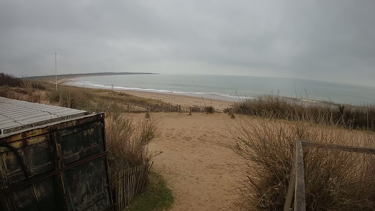 Saint-Denis-d'Oleron  Plage des Huttes Surf Beach Live Cam  - Rochefort, Charente-Maritime, Nouvelle-Aquitaine, France 