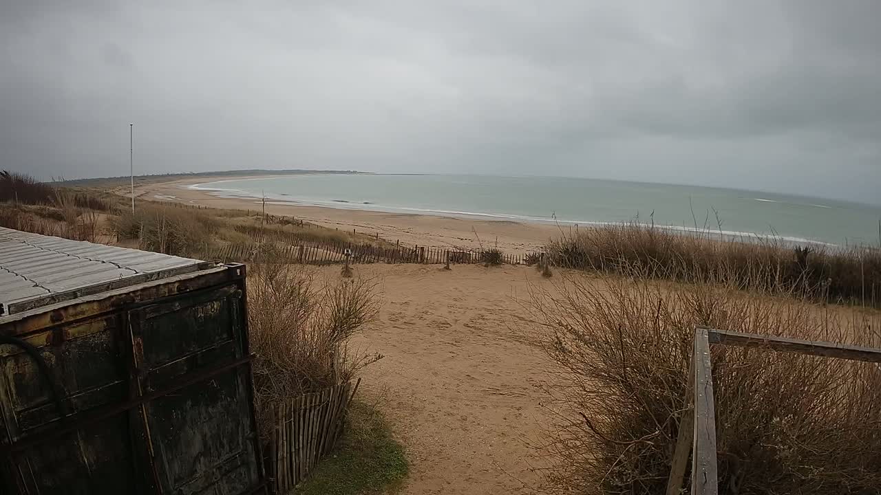Saint-Denis-d'Oleron  Plage des Huttes Surf Beach Live Cam  - Rochefort, Charente-Maritime, Nouvelle-Aquitaine, France 