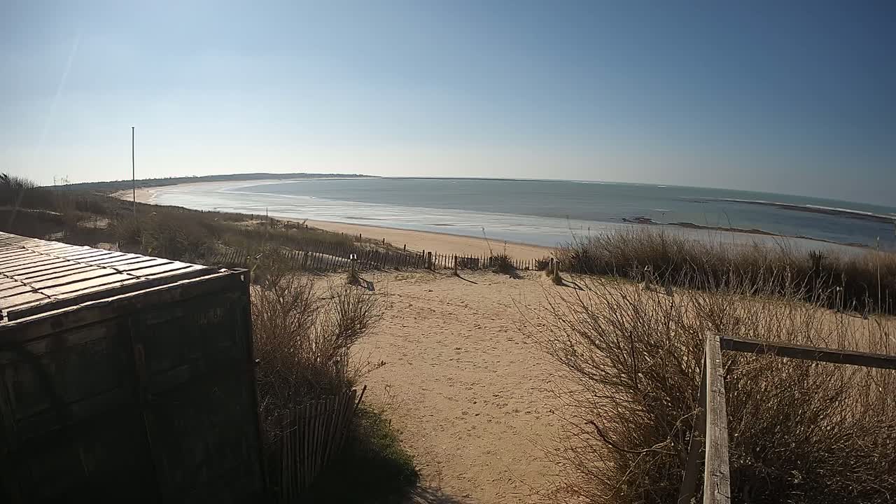 Saint-Denis-d'Oleron  Plage des Huttes Surf Beach Live Cam  - Rochefort, Charente-Maritime, Nouvelle-Aquitaine, France 