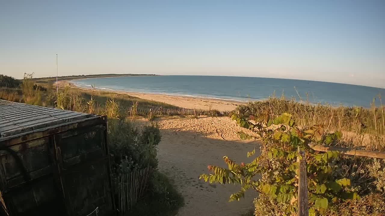 Saint-Denis-d'Oleron  Plage des Huttes Surf Beach Live Cam  - Rochefort, Charente-Maritime, Nouvelle-Aquitaine, France 