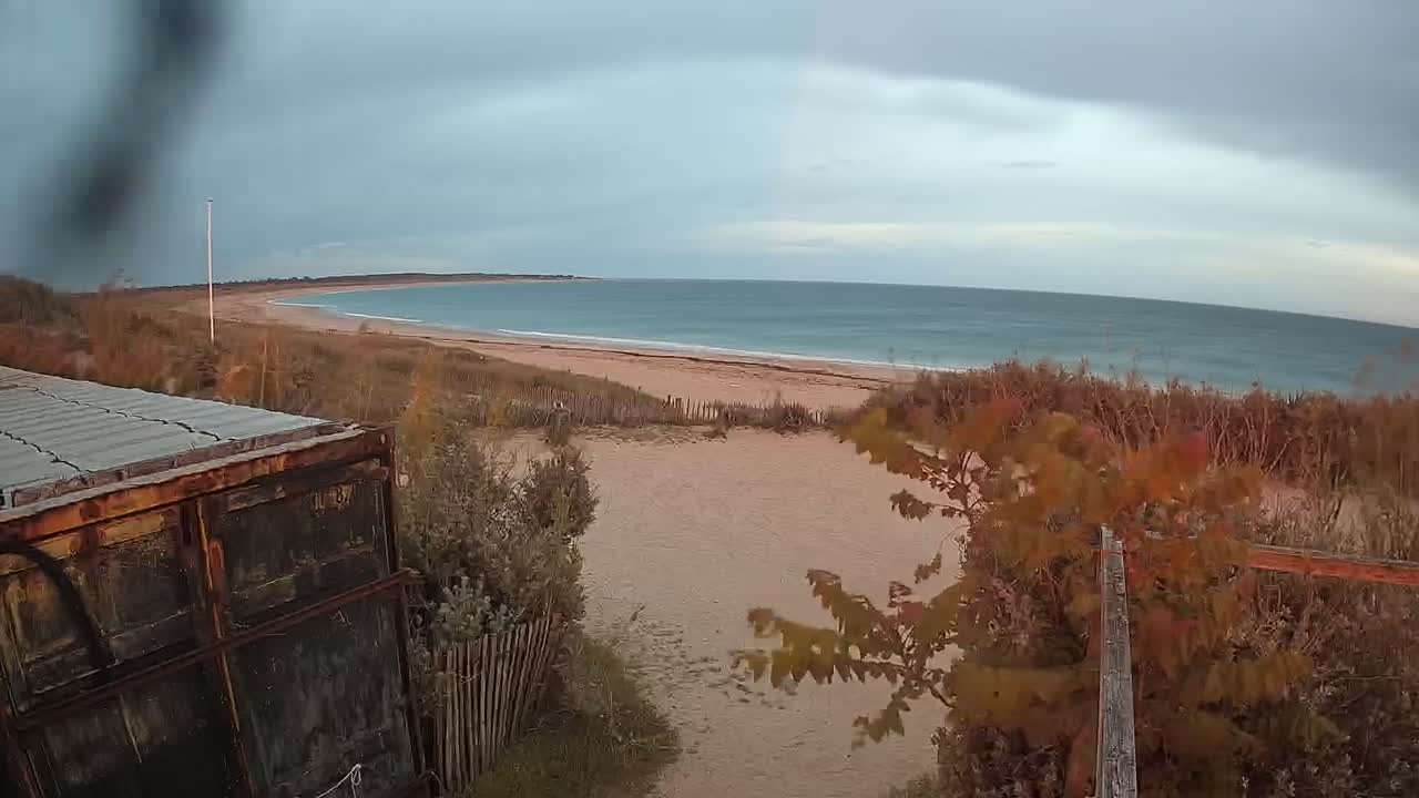 Saint-Denis-d'Oleron  Plage des Huttes Surf Beach Live Cam  - Rochefort, Charente-Maritime, Nouvelle-Aquitaine, France 