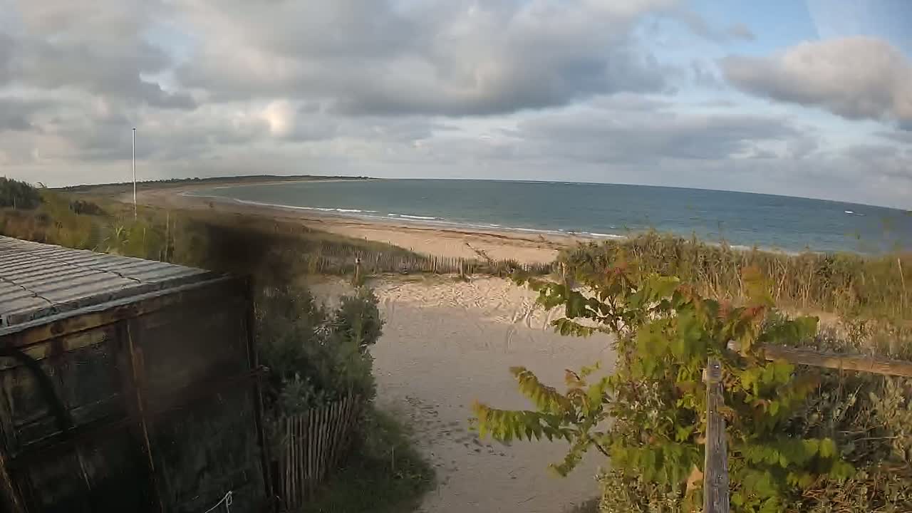 Saint-Denis-d'Oleron  Plage des Huttes Surf Beach Live Cam  - Rochefort, Charente-Maritime, Nouvelle-Aquitaine, France 